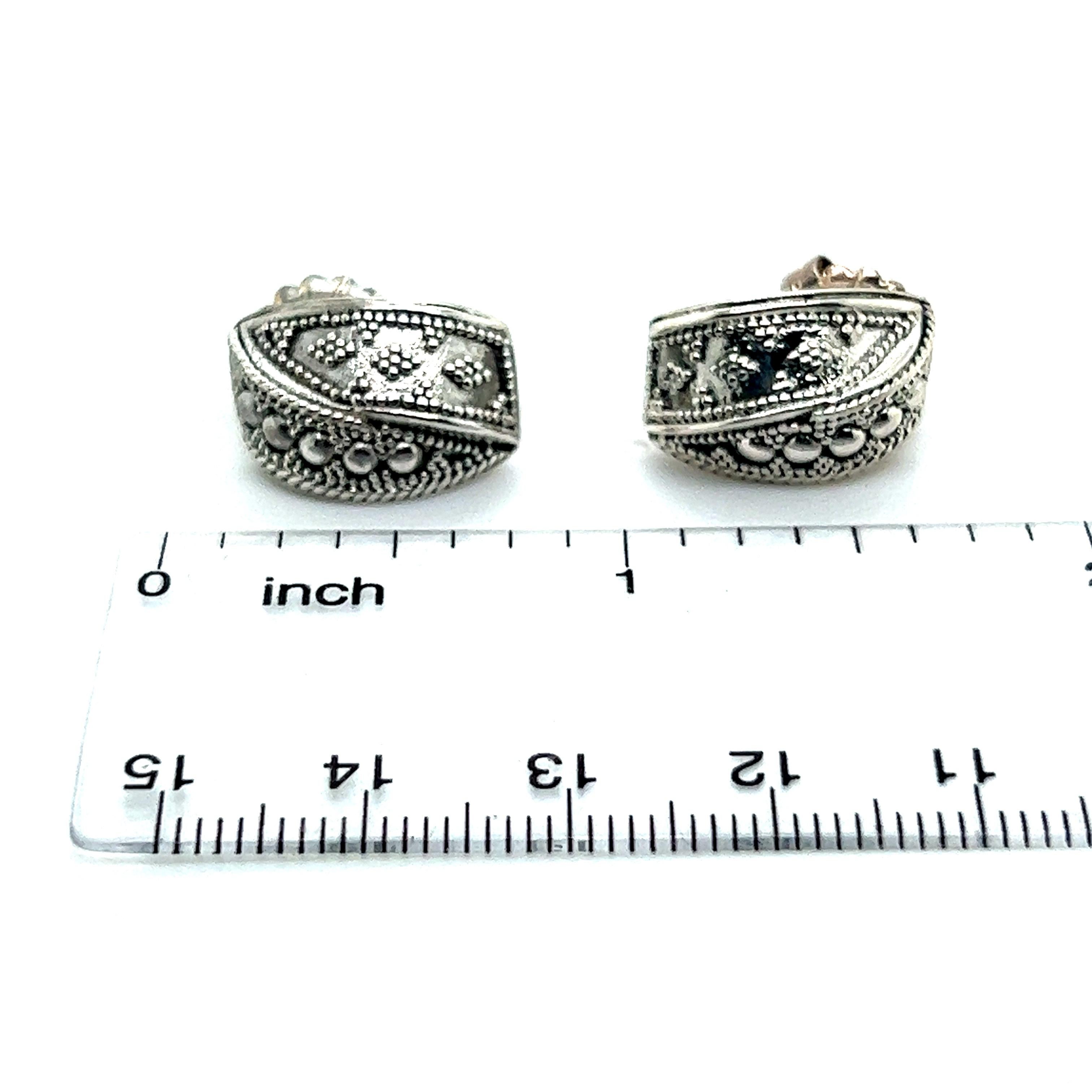 Authentic John Hardy Estate Stud Earrings Original Backs Silver JH46

TRUSTED SELLER SINCE 2002

PLEASE SEE OUR HUNDREDS OF POSITIVE FEEDBACKS FROM OUR CLIENTS!!

FREE SHIPPING!!

DETAILS
Style: Original Back
Weight: 7.04 Grams
Metal: Sterling