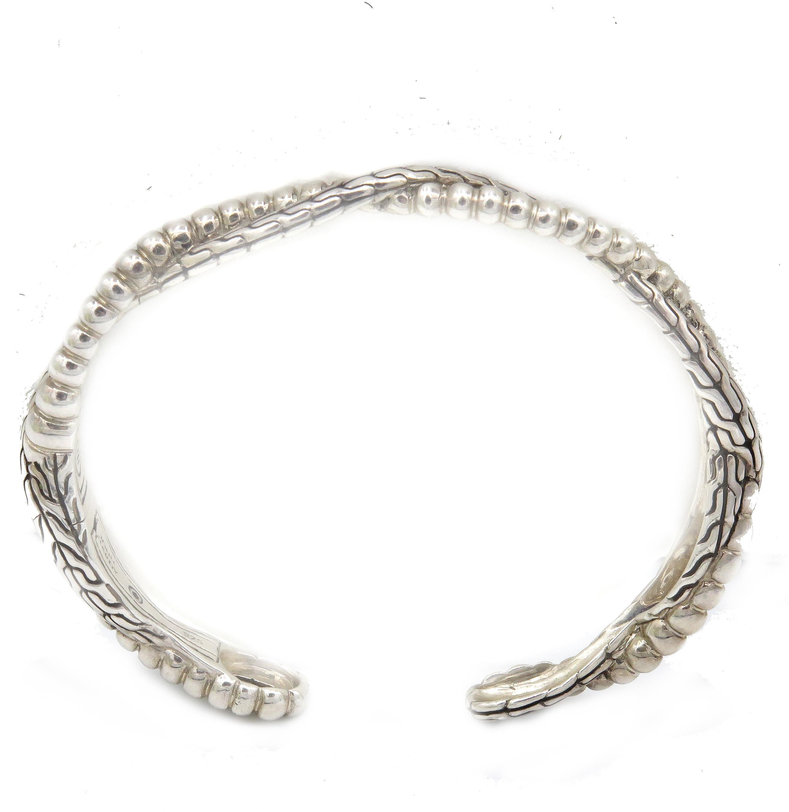 John Hardy Bracciale incrociato in argento con catena classica incisa In condizioni ottime in vendita a West Palm Beach, FL