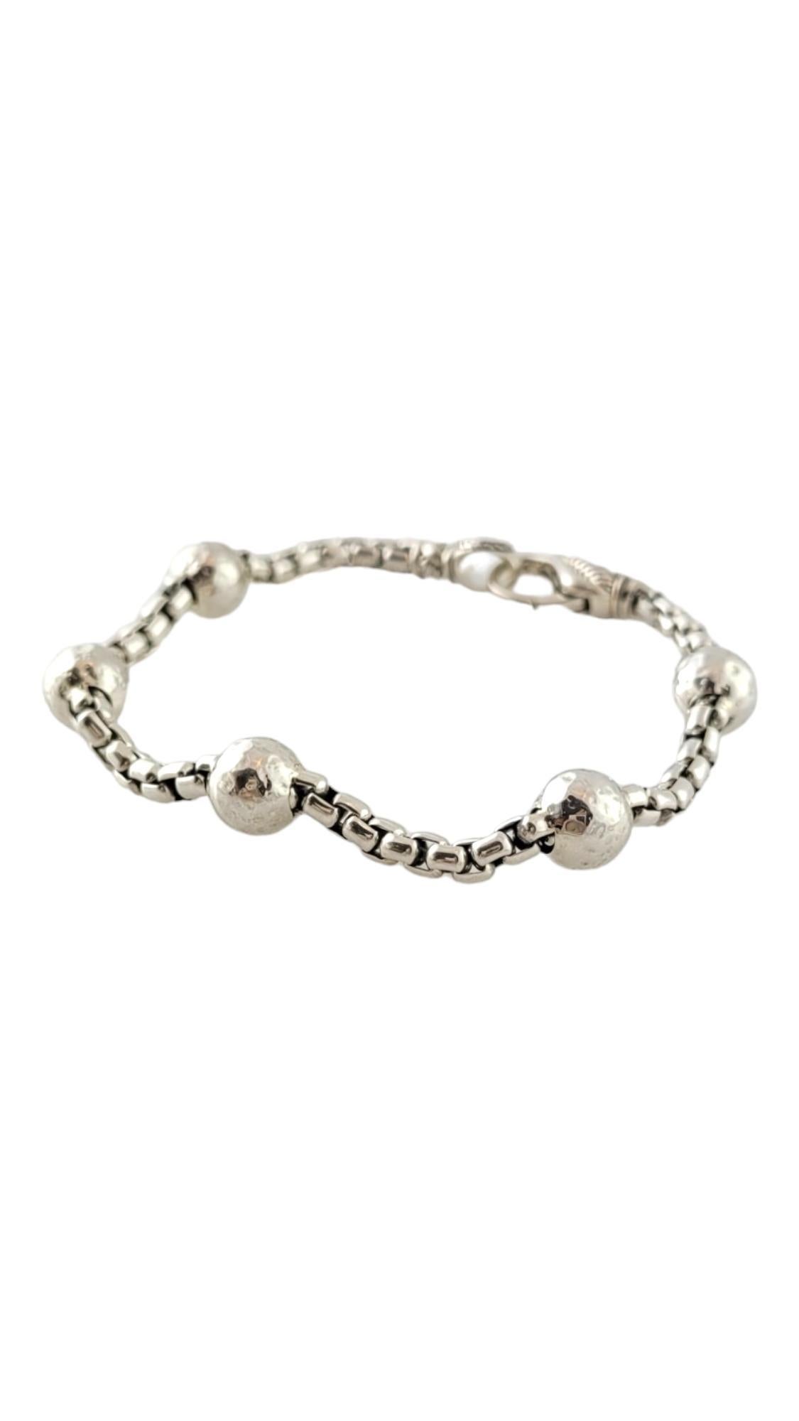 John Hardy JAi Sterling Silver Hammered Bead Box Chain Bracelet

This gorgeous sterling silver hammered bead box chain bracelet was created by designer John Hardy!

Size: 6.75