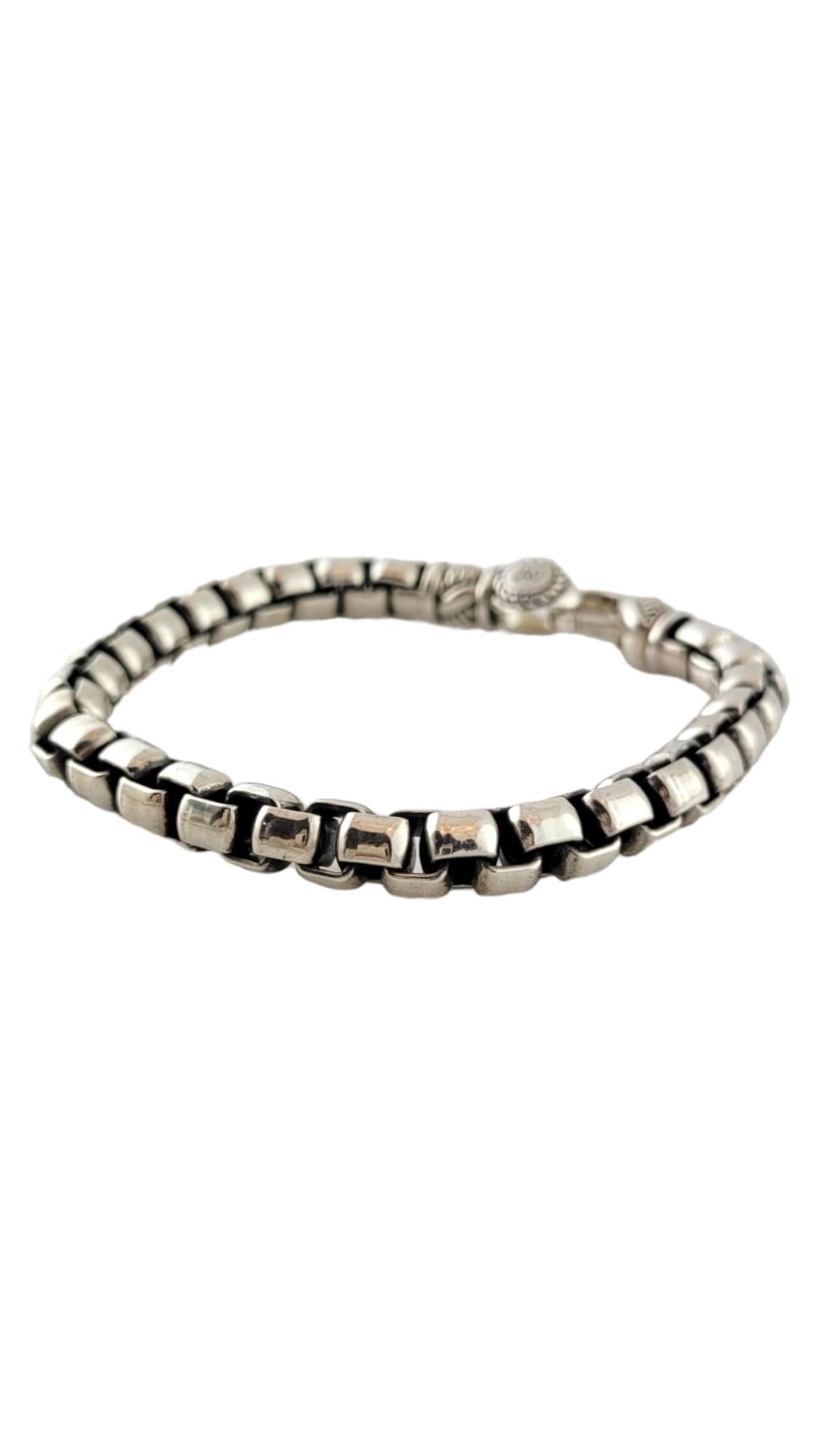 John Hardy JAi Sterling Silver Round Box Link Bracelet

This gorgeous round box link bracelet is crafted from sterling silver by designer John Hardy!

Size: 7.25
