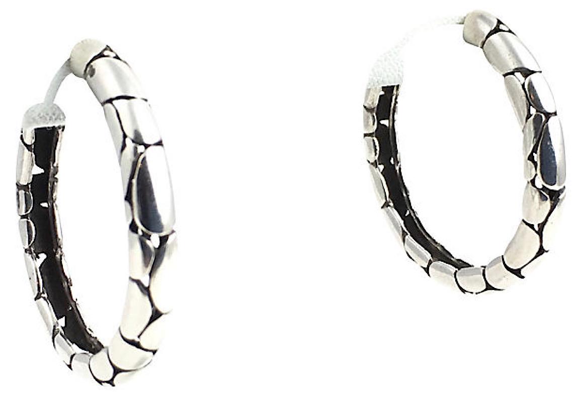 John Hardy medium sterling silver post-back hoop earrings featuring blackened detailing with the silver Kali pattern. Replacement plastic clutch backs. Minor wear, scratches.