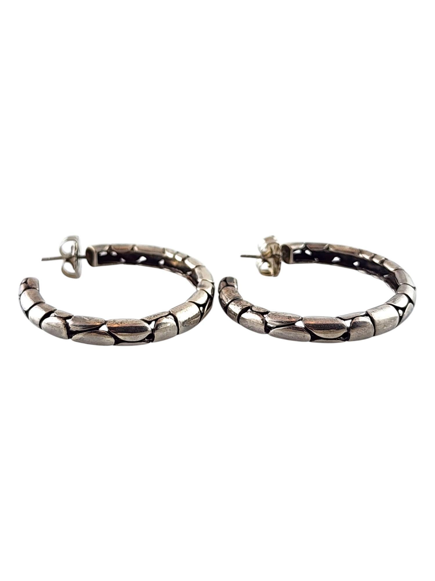 Sterling Silver John Hardy Kali Pebble Hoop Earrings

These beautiful John Hardy designer earrings were meticulously crafted from sterling silver in the Kali pebble design!

Diameter: 42.0mm
Width: 5.45mm

Weight: 16.67 g/ 10.72dwt

Hallmark: 925