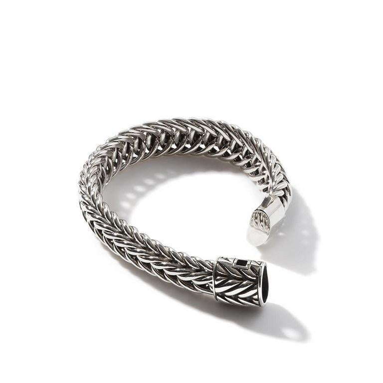 Straight from the stunning Kami Collection, this sterling silver bracelet shines with the classic John Hardy chain detailing. The 15mm bracelet is complete with the pusher clasp closure for all day security and comfort. Anyone can rock this unisex