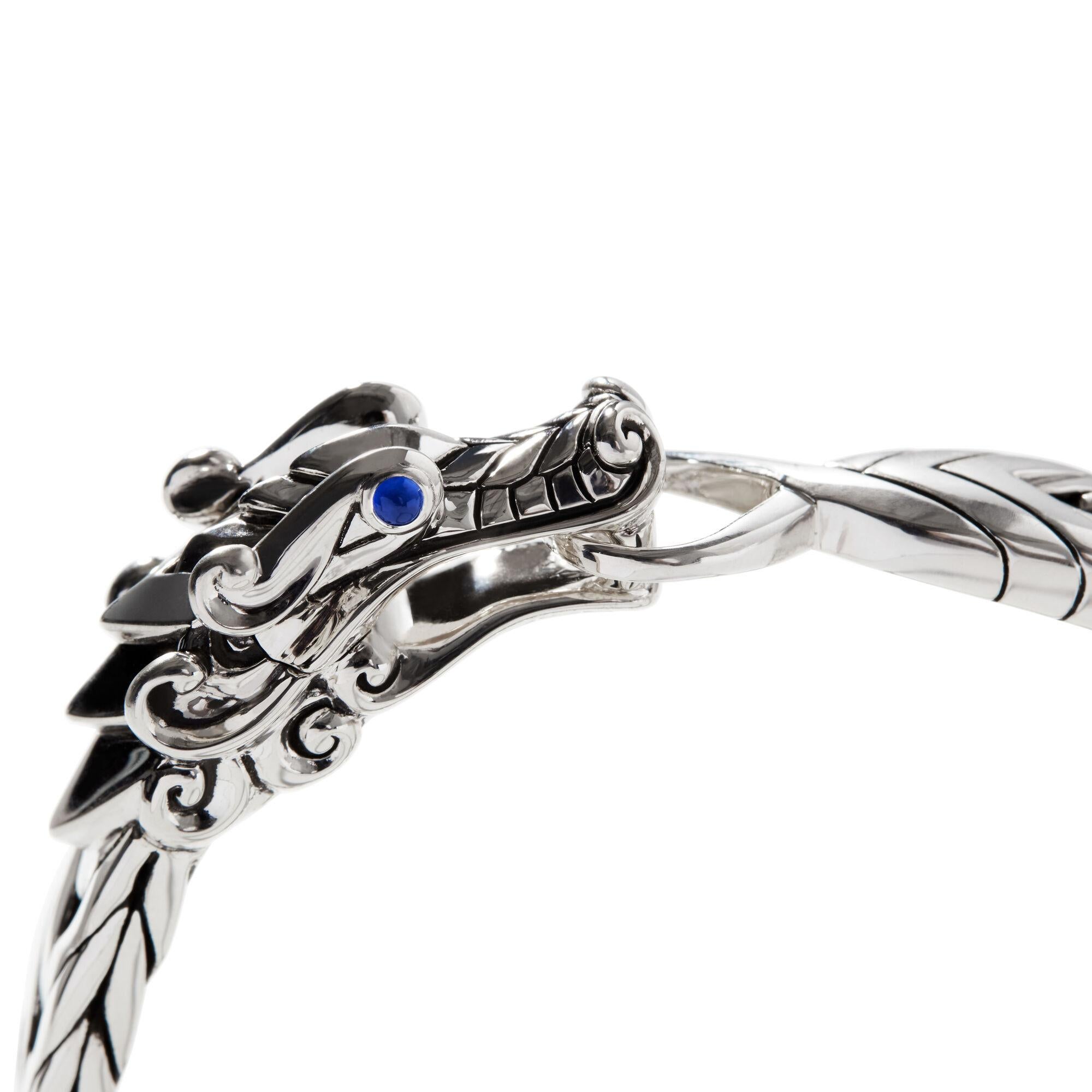 Symbole de dévotion éternelle, le majestueux dragon Naga est la vedette de cet audacieux bracelet pour homme. Réalisé en argent sterling poli avec les maillons modernes caractéristiques de John Hardy et rehaussé de saphirs bleus.

Issu de la