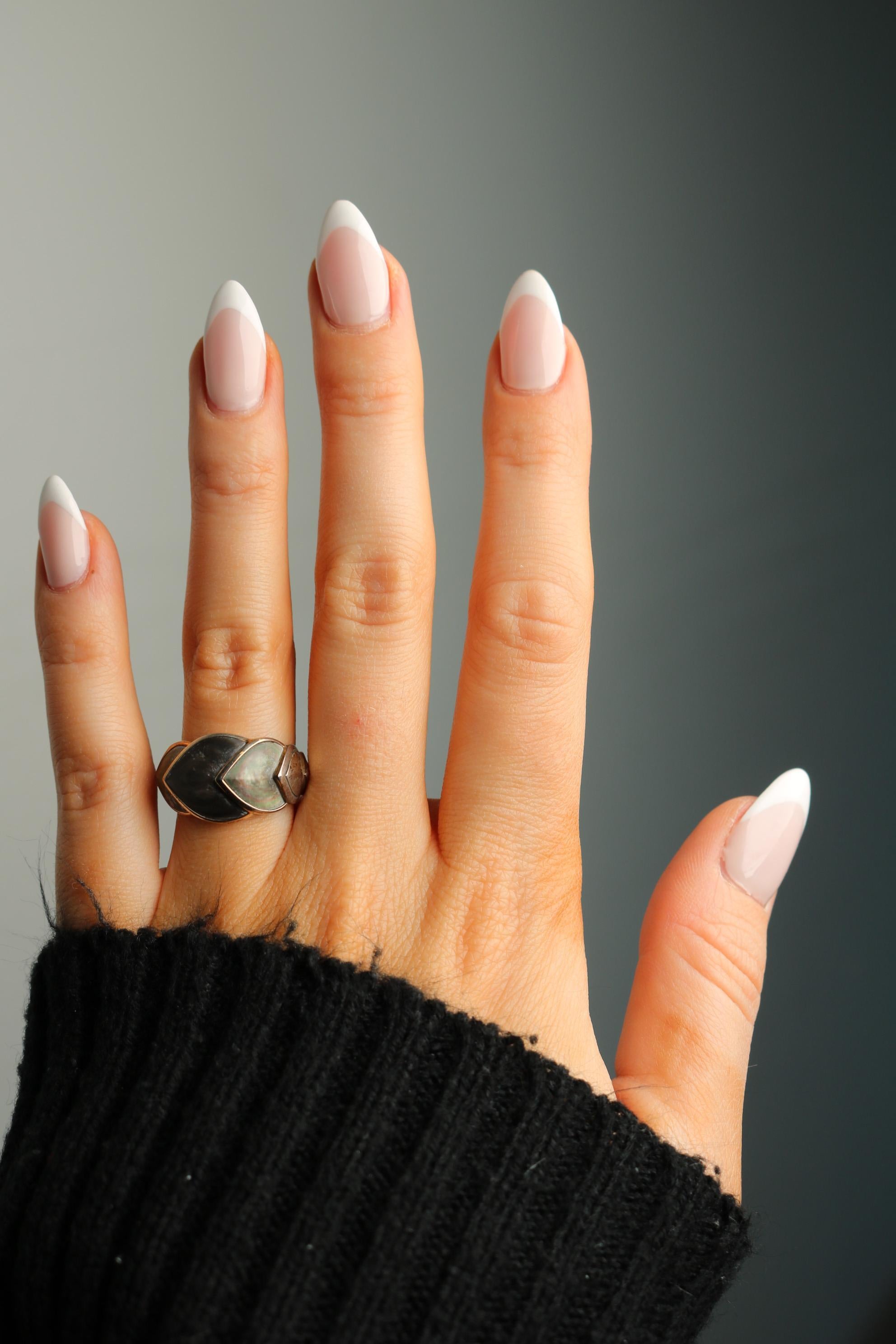 Uncut John Hardy Legends Naga Mother-of-Pearl Ring Silver Size 7 For Sale