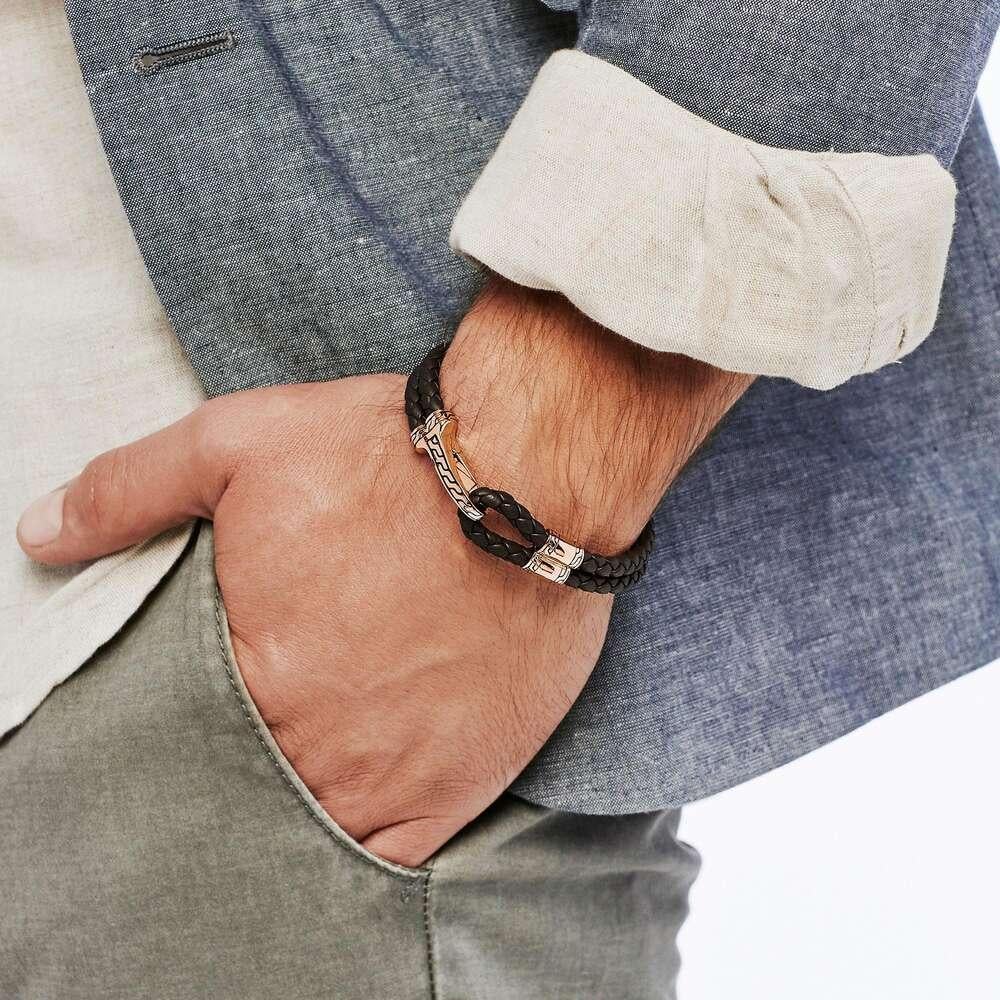 John Hardy Men's Classic Chain Bronze Hook Station Bracelet.
Bronze and Leather
Bracelet measures 5mm wide
Station measures 54mm wide
Hook Clasp
Size Medium
BMOZ99435BRXM
