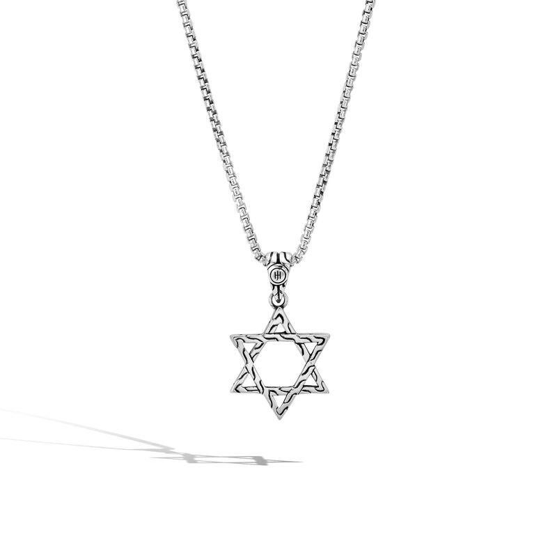John Hardy Men's Classic Chain Star of David Pendant.
Sterling Silver
Chain measures 1.6mm wide
Pendant measures 27mm x 16mm
 Size 20 inches
Lobster Clasp
NM999733X20