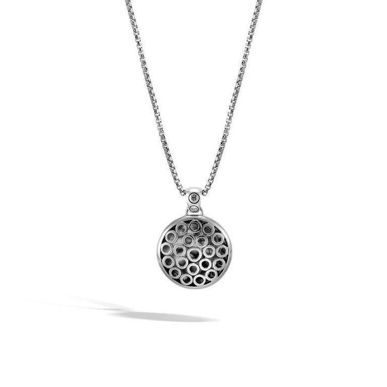 John Hardy Moon Phase Hammered Pendant Necklace
Sterling Silver
Chain measures 1.6mm wide
Pendant measures 27mm x 20mm
Size 16-18 Adjustable
Lobster Clasp
NB39058X16-18