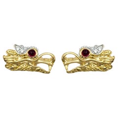 Pendientes John Hardy Naga Legend Cabeza de Dragón de 18 quilates con diamantes y rubíes
