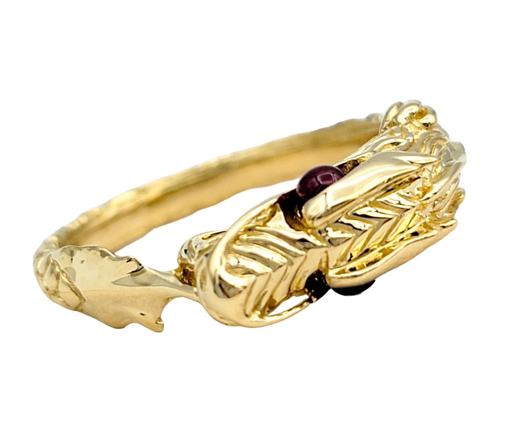 Anillo John Hardy Leyenda de Naga Dragón con Rubíes engastado en oro amarillo de 18 quilates en venta 1