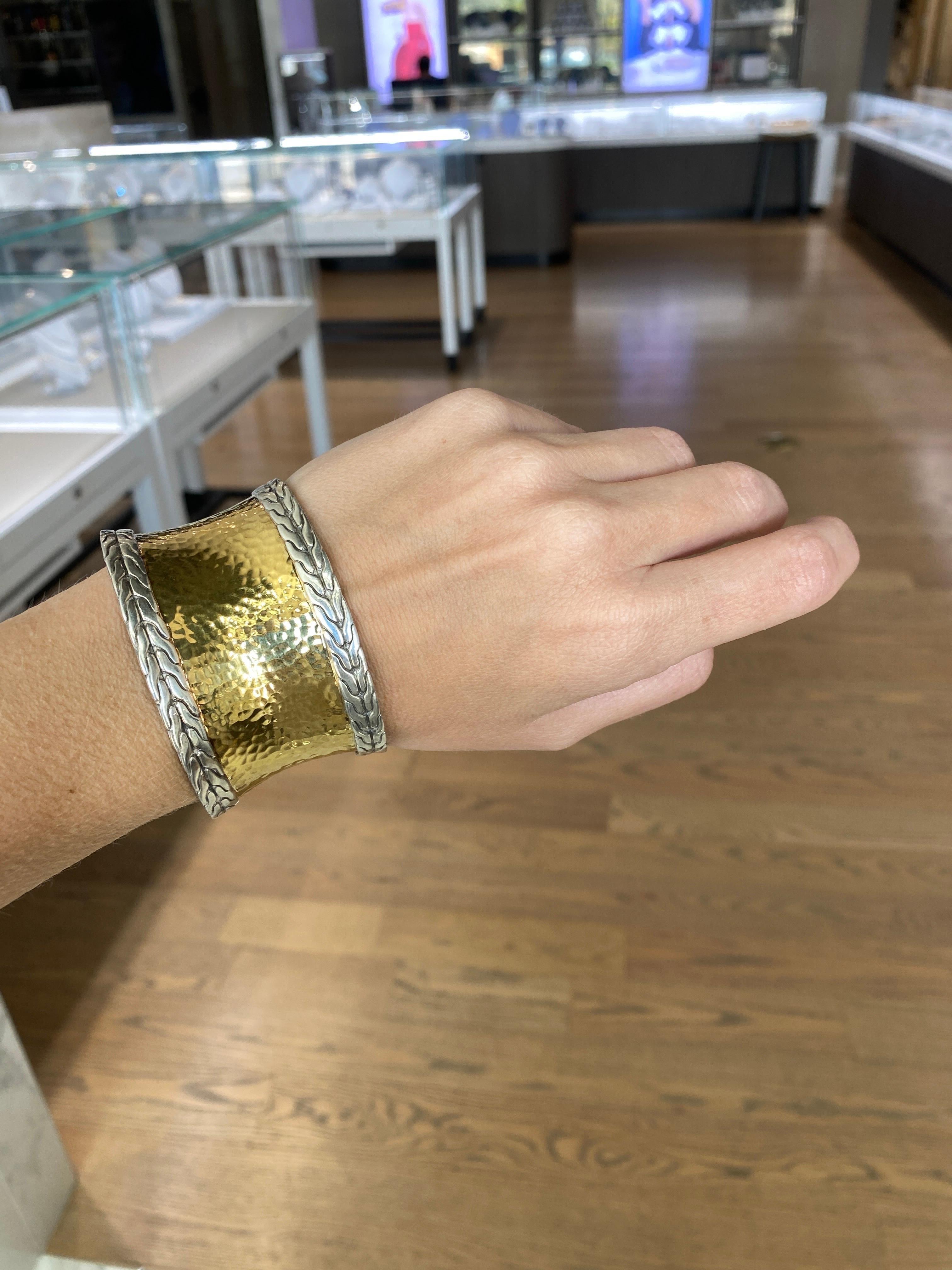 John Hardy Palu 22 Karat Gelbgold & Sterlingsilber gehämmerte Manschette 1