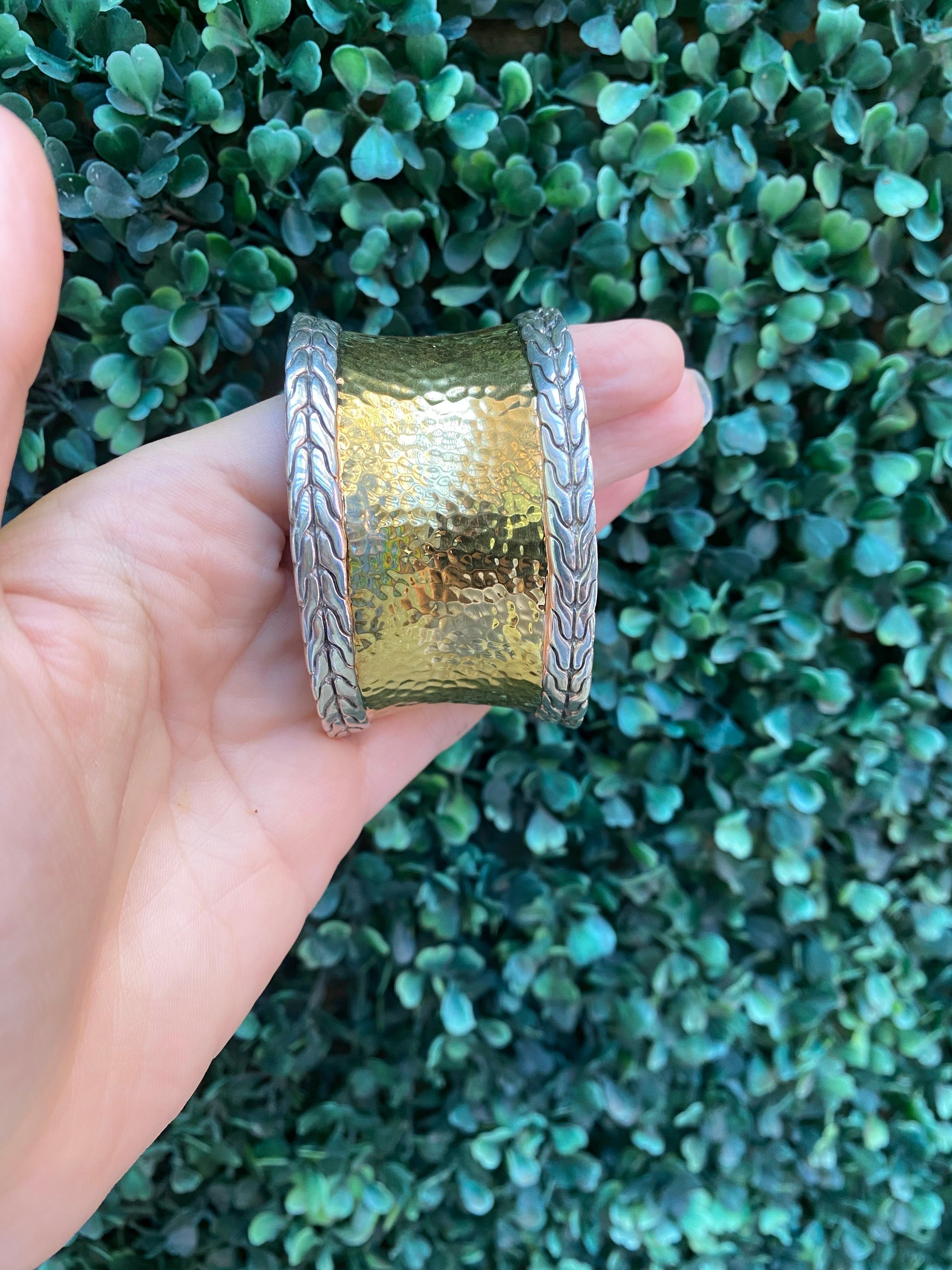 John Hardy Palu 22 Karat Gelbgold & Sterlingsilber gehämmerte Manschette 2