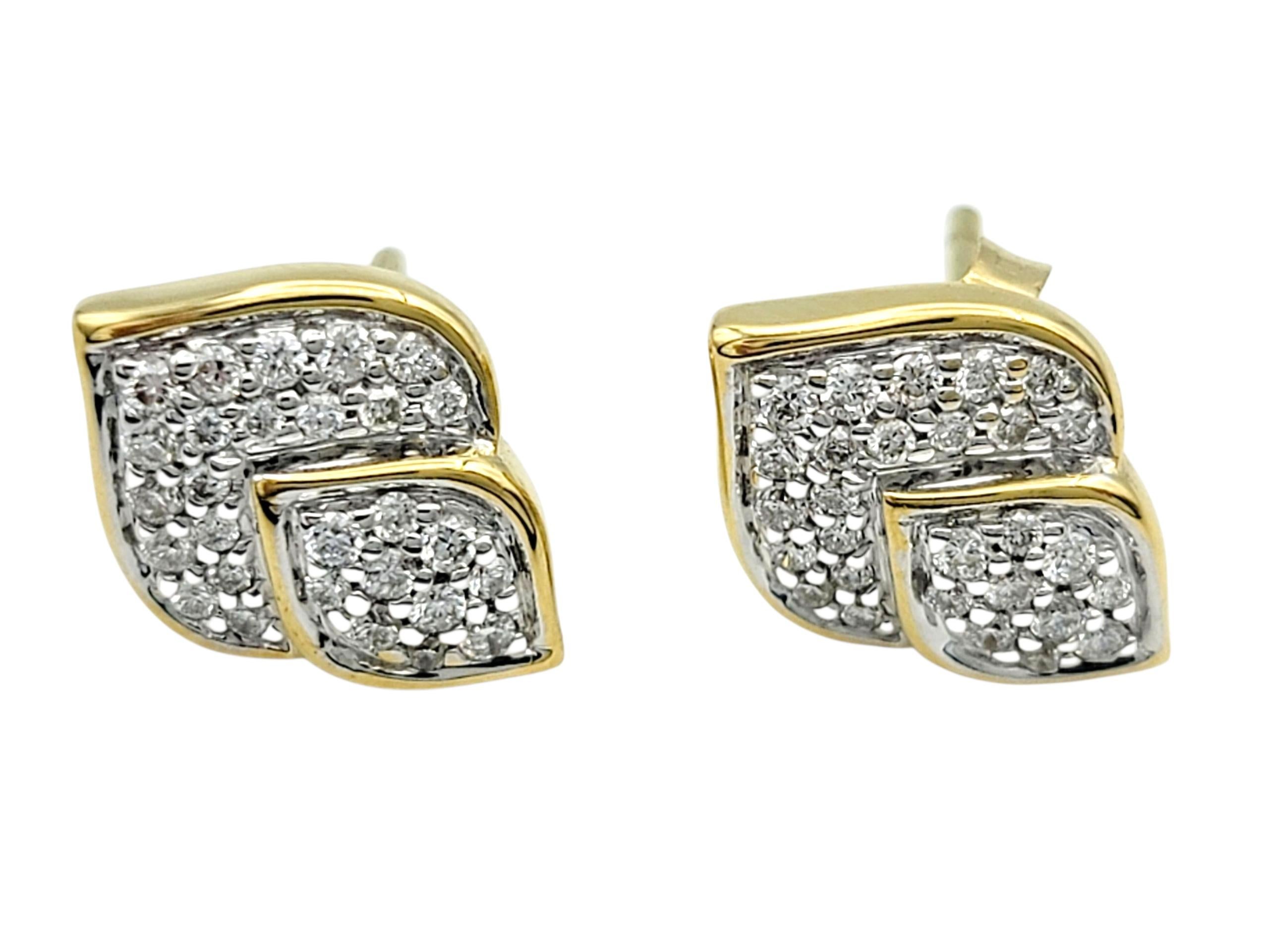 Pendientes de oro amarillo de 18 quilates con pavé de diamantes y motivo de hoja John Hardy Corte redondo en venta