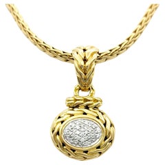 John Hardy, collier pendentif ovale pavé de diamants avec chaîne en or jaune 18 carats