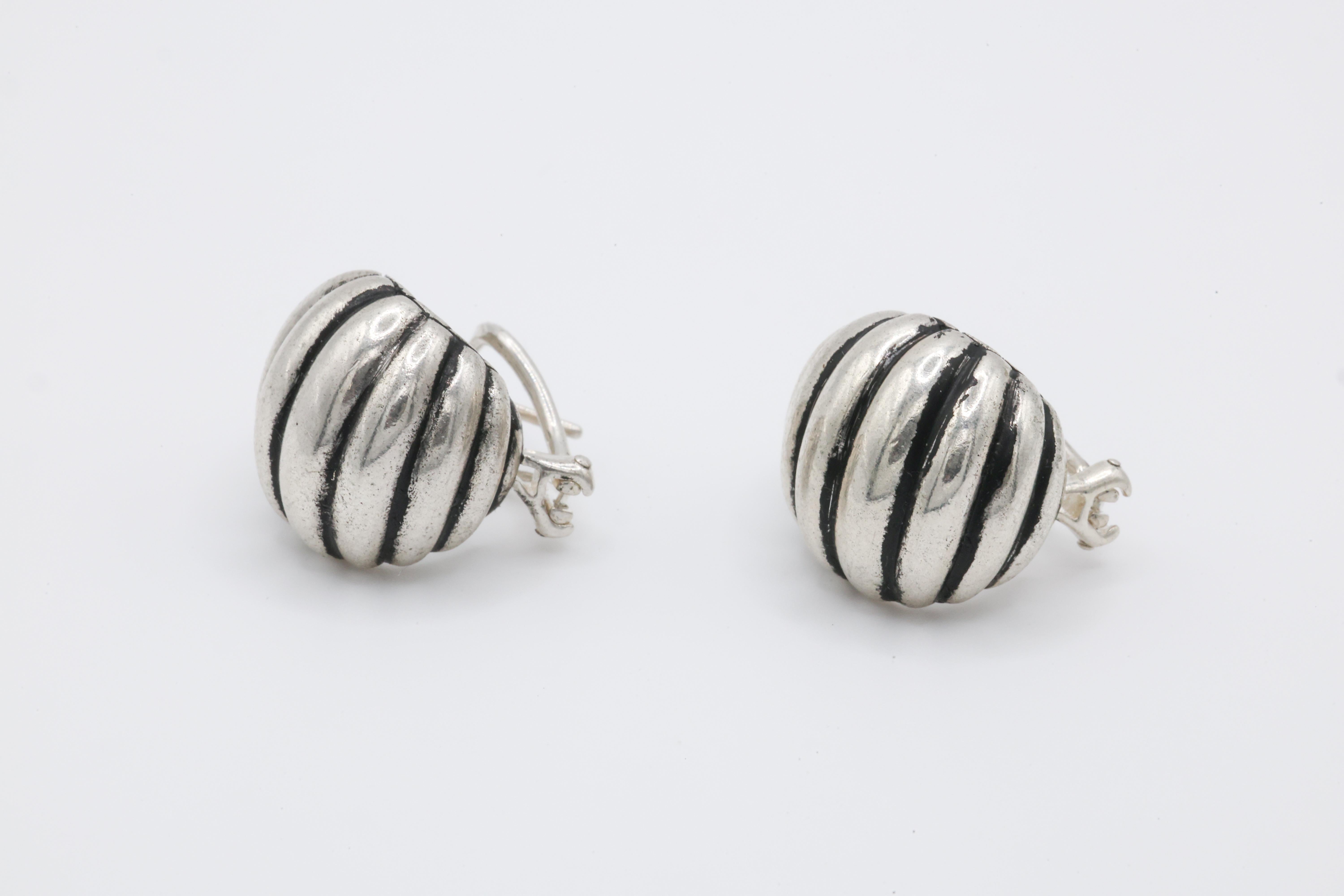 John Hardy Ribbed Earrings In New Condition For Sale In Los Angeles, CA