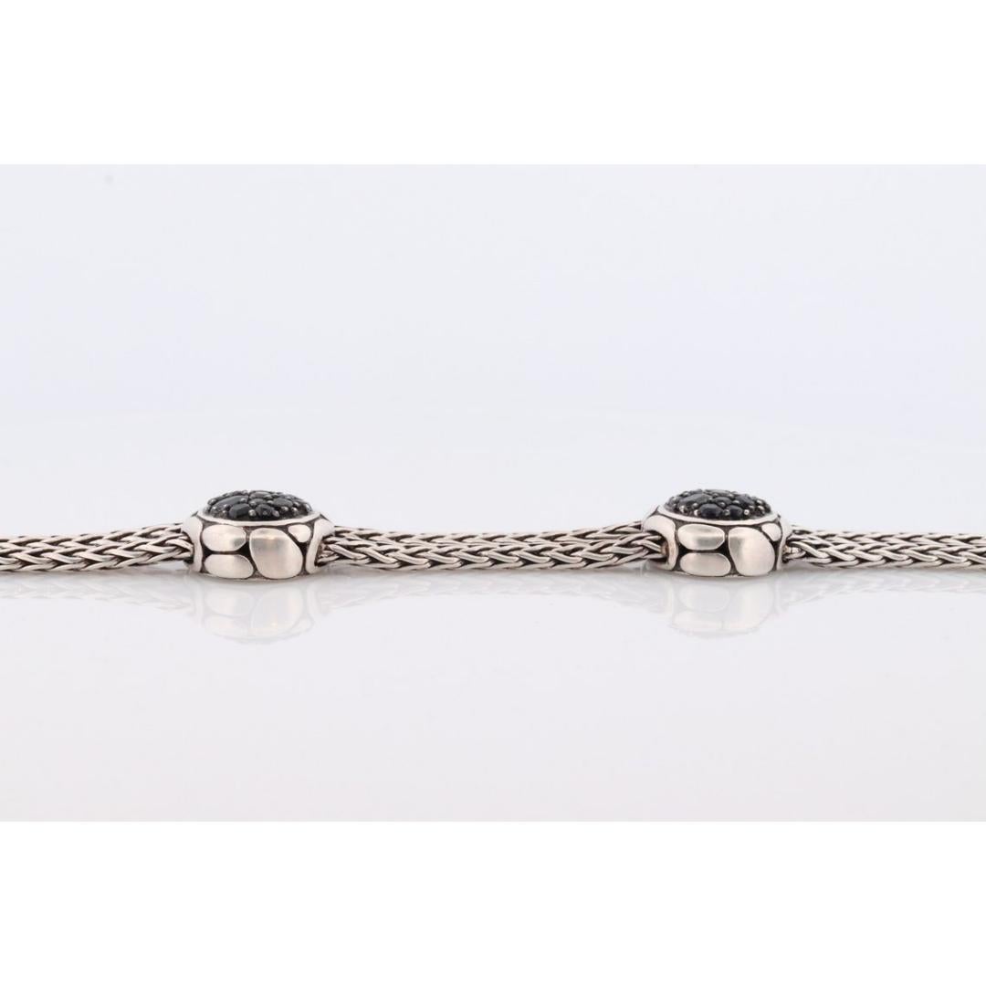 Vintage
Materials: Silver

Gemstone: Sapphire

Iconic John Hardy Jewelry.

Very Rare Sterling Silver Double Foxtail Chain Bracelet.

Pave set Black Sapphires in round stations.

Button Clasp Lock

Conditions: Show some characteristic signs of age.