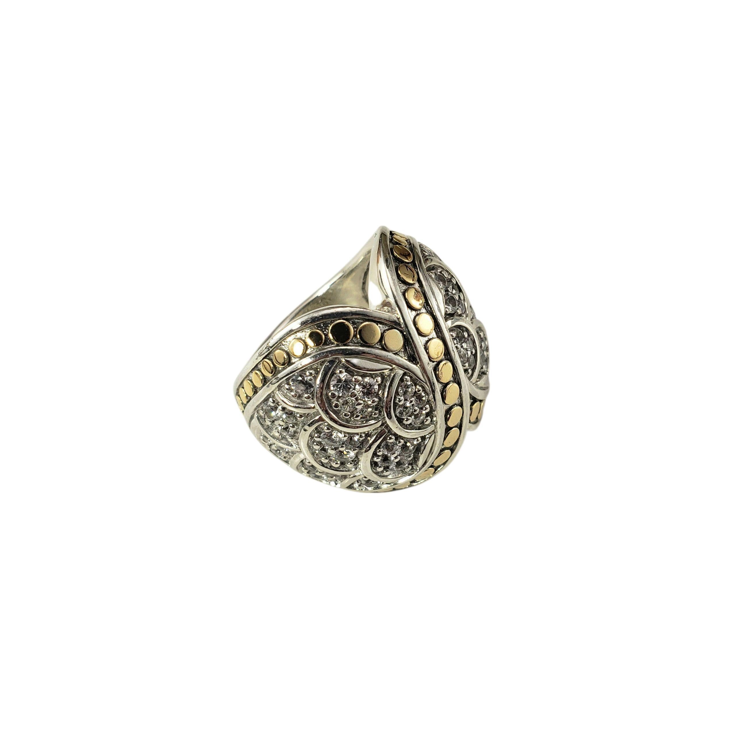 John Hardy Anello in argento sterling/oro giallo e diamanti misura 7

Un anello di John Hardy che colpisce per la sua importanza, realizzato in argento sterling con inserti in oro giallo 18 carati. Il design incrociato è decorato con 56 diamanti