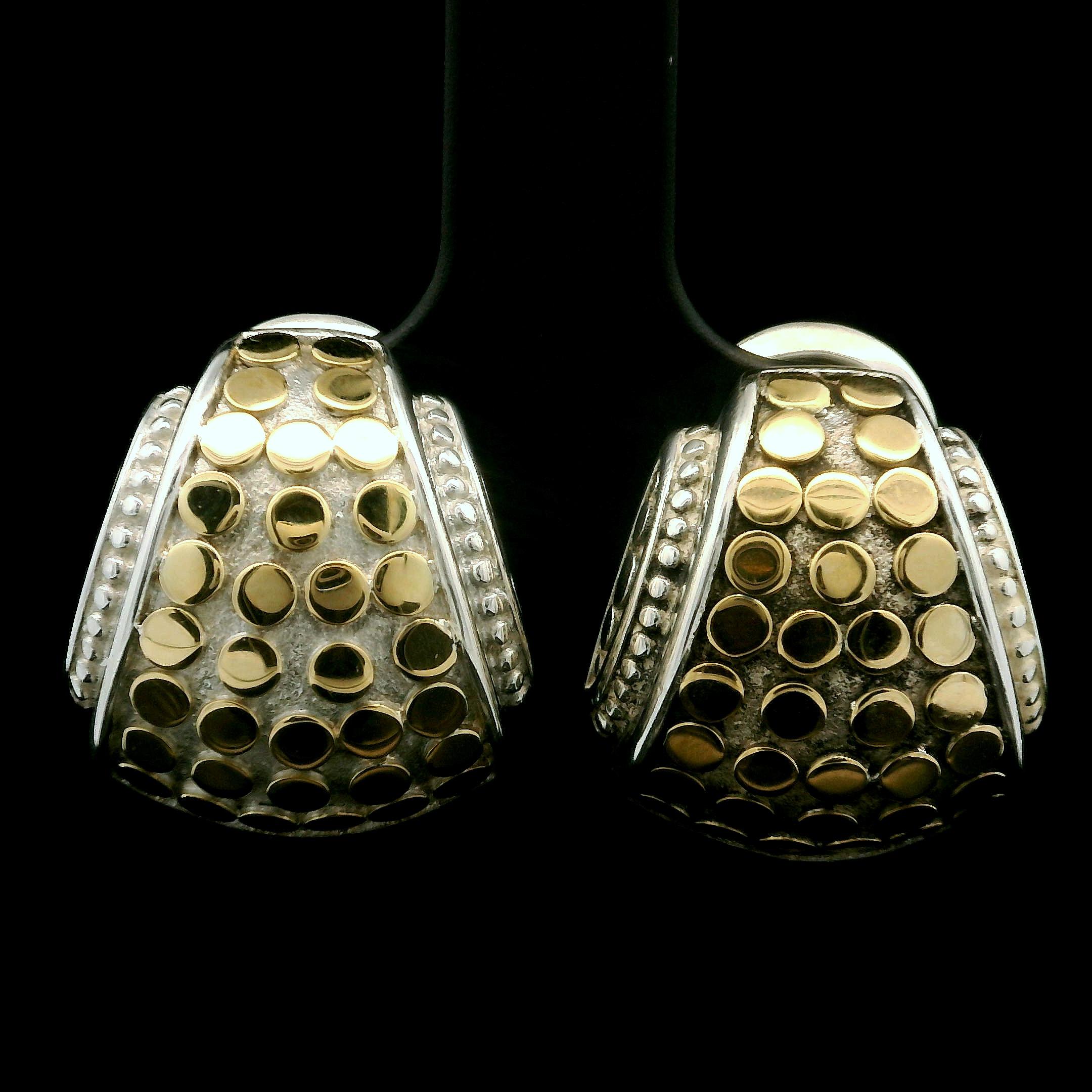 Material: Sterling Silver .925 - 18k Yellow Gold
Weight: 10.76 Grams
Closure: Omega back (Pierced ears are required.)
Overall Width: 15.77mm (0.62