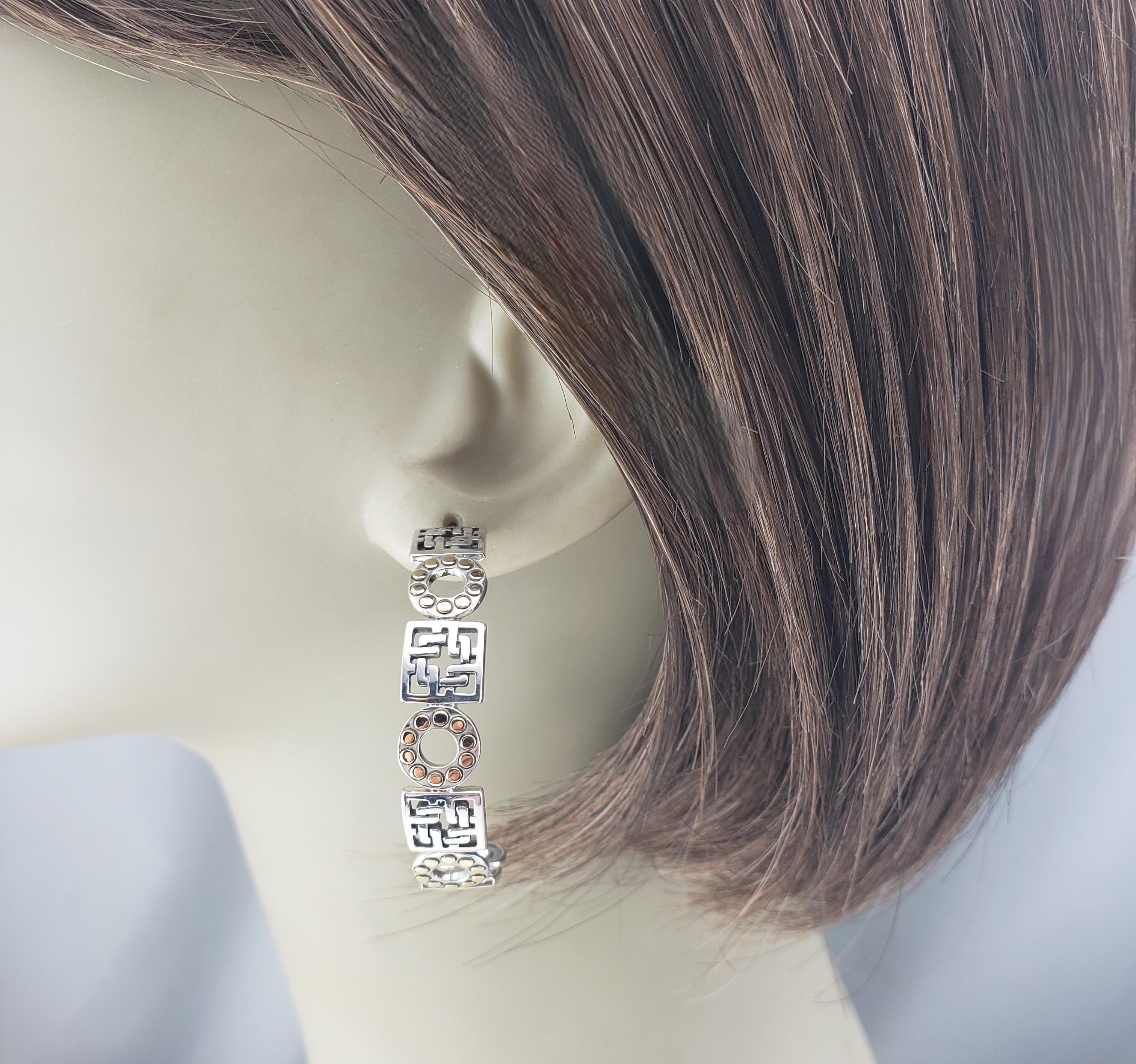 Pendientes John Hardy de plata de ley y oro amarillo de 18 quilates con medio aro grande Dot Dot #20999 en venta 2