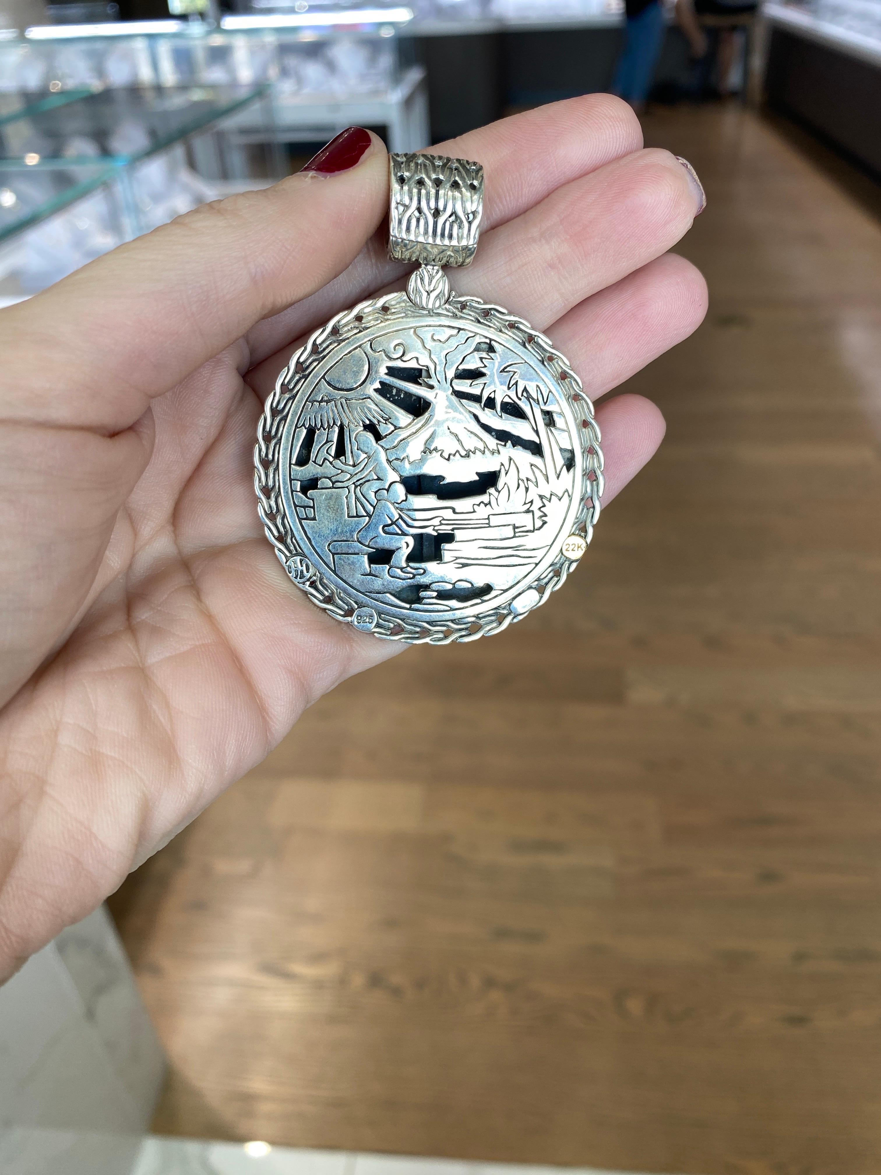 John Hardy Ciondolo reversibile in argento sterling e oro giallo 22k Palu martellato in vendita 1