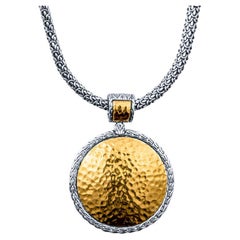 Colgante reversible martillado John Hardy de plata de ley y oro amarillo de 22k Palu