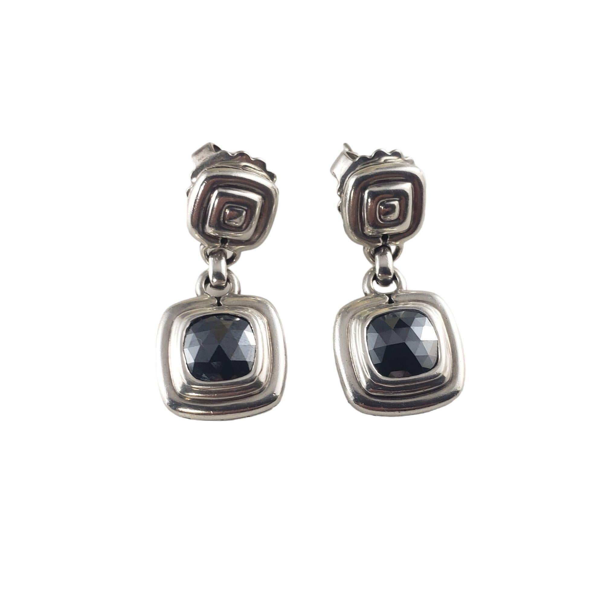 John Hardy Sterling Silver and Hematite Dangle Earrings-

These elegant earrings by John Hardy each feature one faceted hematite stone (7 mm x 7 mm) set in beautifully detailed sterling silver. Push back closures.

Size: 28 mm x 13 mm

Weight: 5.7