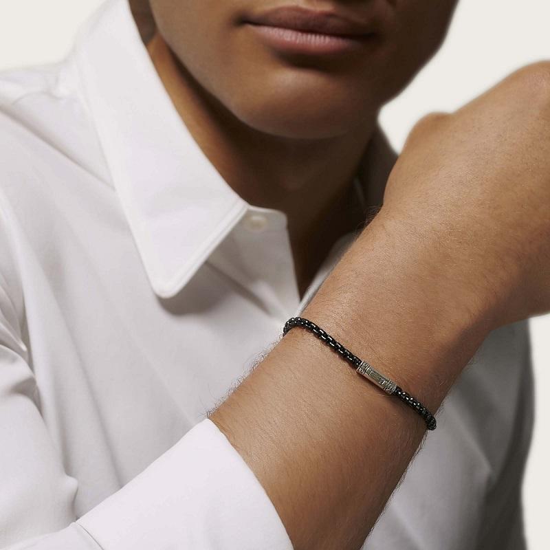 Sterlingsilber
Schwarz PVD 
Armband misst 4mm breit
Größe Medium 
Druckknopf-Verschluss 
BM90264BLPVD
