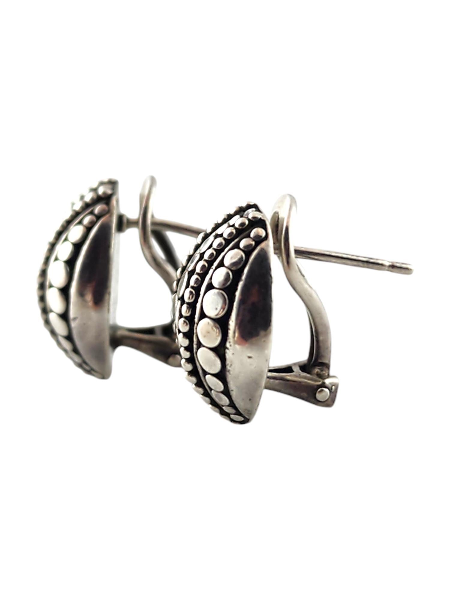 John Hardy Sterling Silver Buddha Belly Dot Earrings Omega Backs

This gorgeous set of John Hardy dot earrings with omega backs were meticulously crafted from sterling silver for a beautiful finish!

Size: 16.26mm X 14.10mm X 6.18mm

Weight: 5.05