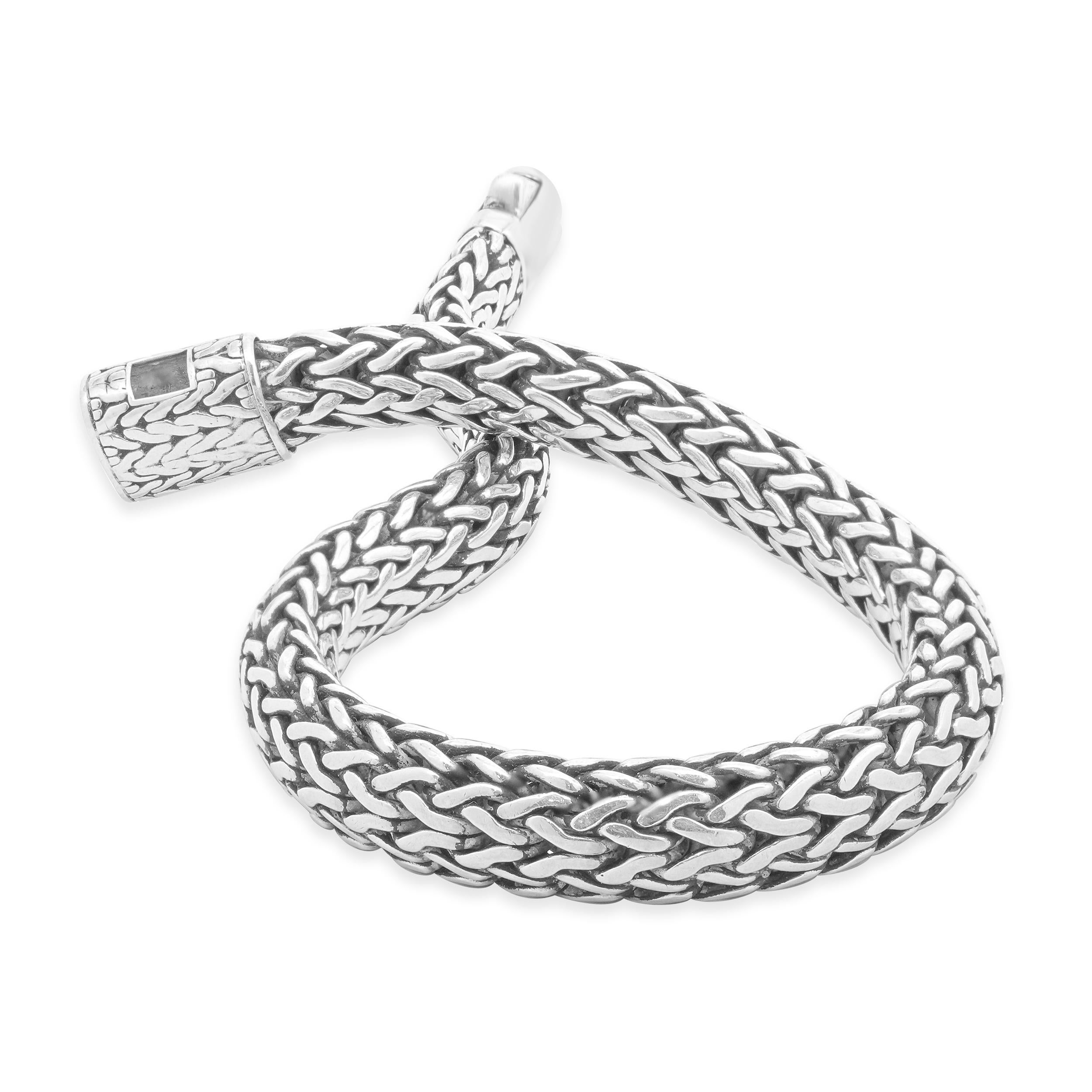 Designer: John Hardy
MATERIAL: Sterling Silber
Länge: Armband misst 10-Zoll in der Länge
Gewicht: 91,40 Gramm
