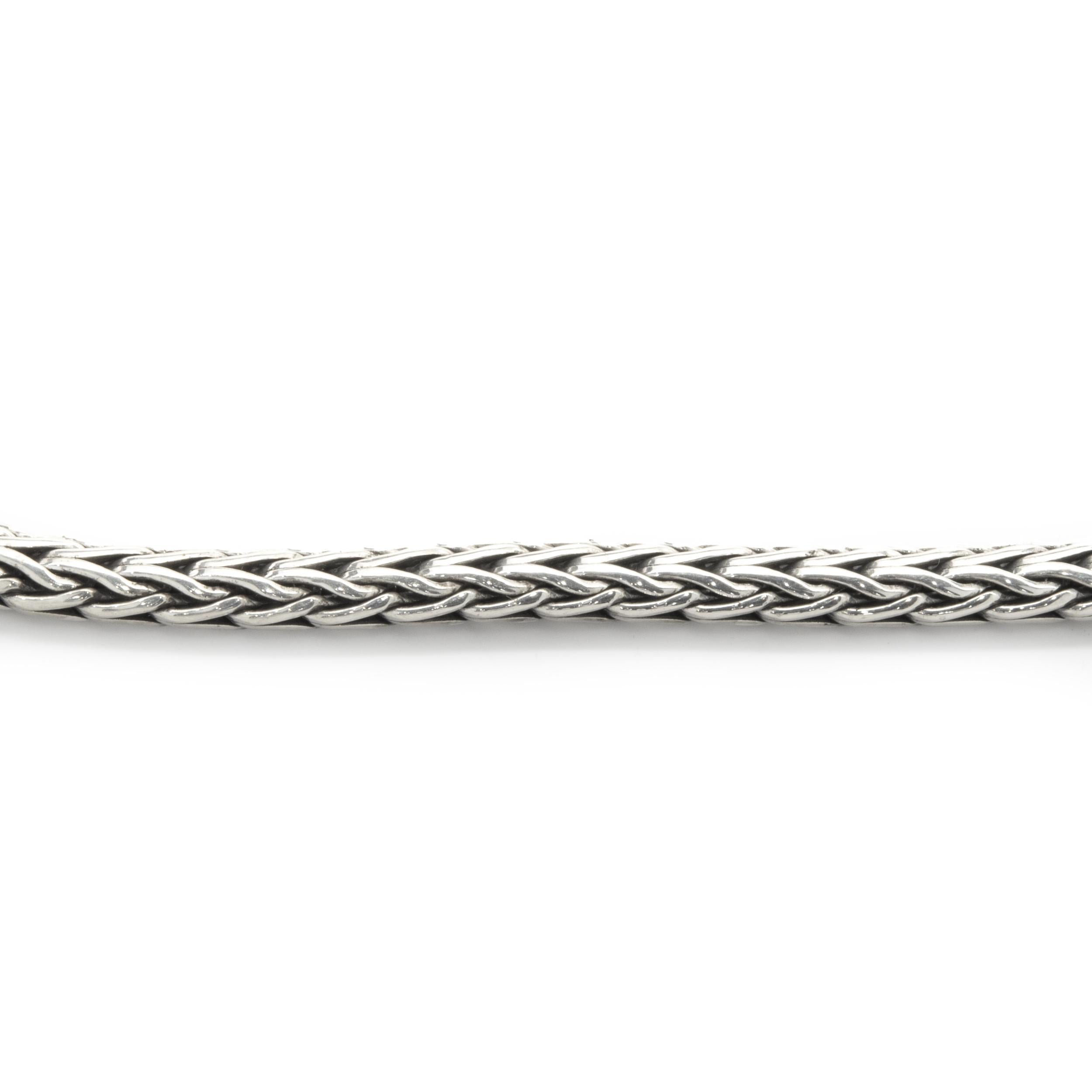Designer: John Hardy
Material: Sterling Silber
Abmessungen: Halskette misst 20 Zoll in der Länge
Gewicht: 22,61 Gramm
