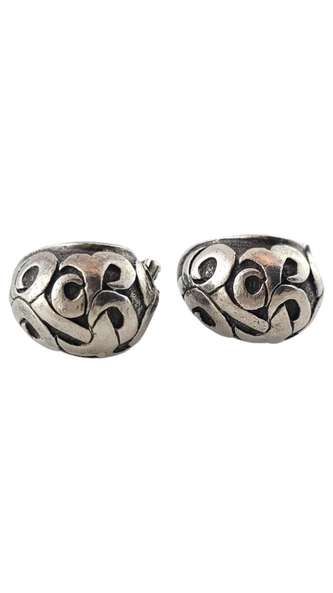 Vintage Sterling Silver John Hardy Cuff Earrings

These gorgeous sterling silver cuff earrings by designer John Hardy are going to look amazing on you!

Size: 17.05mm X 12.51mm X 6.9mm

Weight: 6.72 dwt/ 10.45 g

Hallmark: 925

Very good condition,