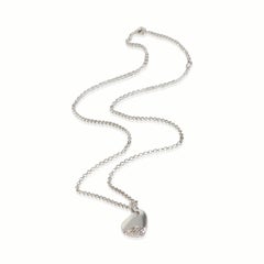 Colgante de John Hardy con forma de corazón de plata de ley y diamantes en forma de guijarros