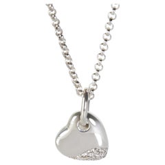 Colgante de John Hardy con forma de corazón de plata de ley y diamantes en forma de guijarros