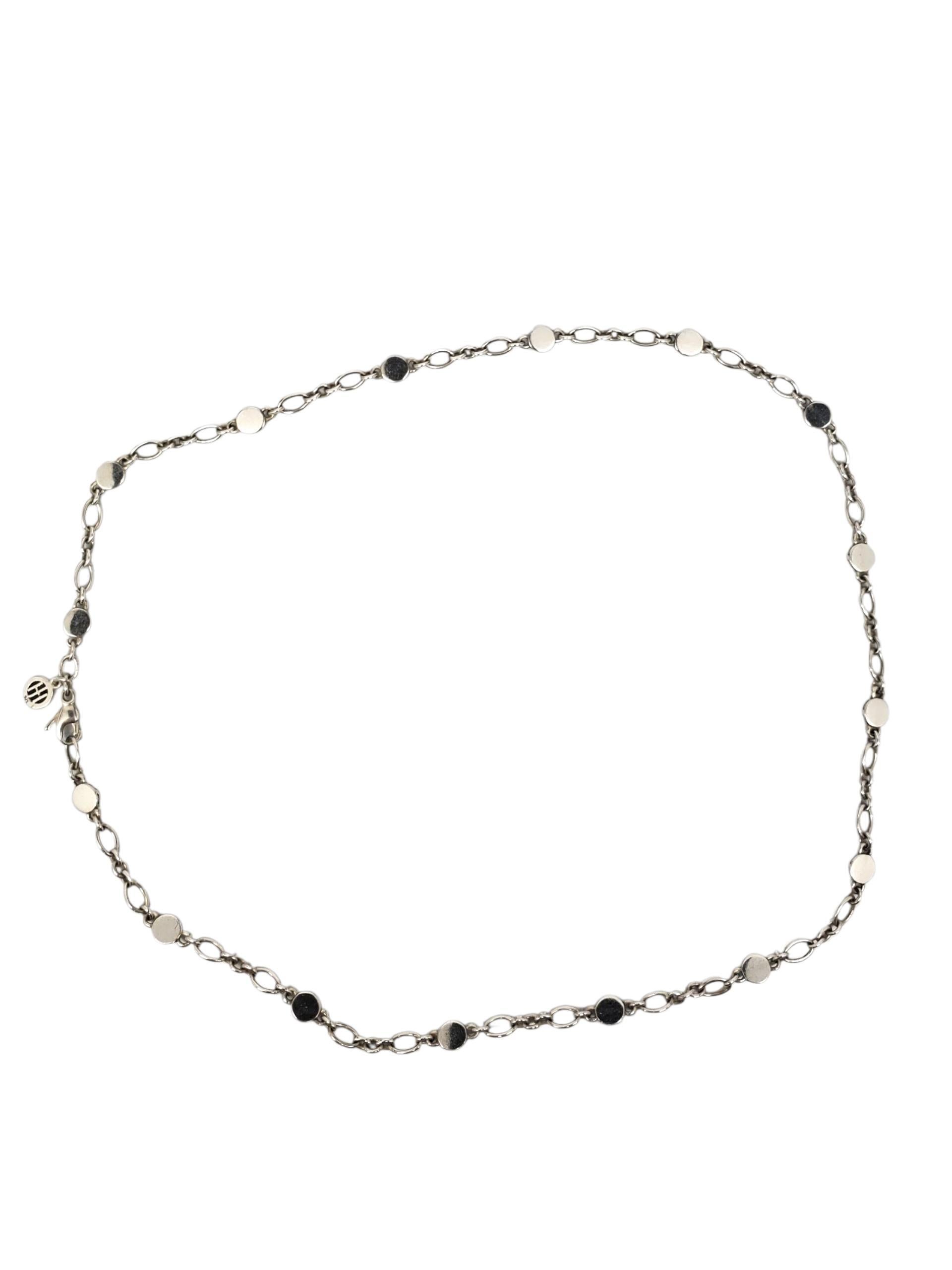 Collier en argent sterling John Hardy Dot Disc Station - - - -.

Ce collier authentique en argent sterling John Hardy présente le style caractéristique de sa collection de points avec des disques ronds polis reliés par des connecteurs de chaîne