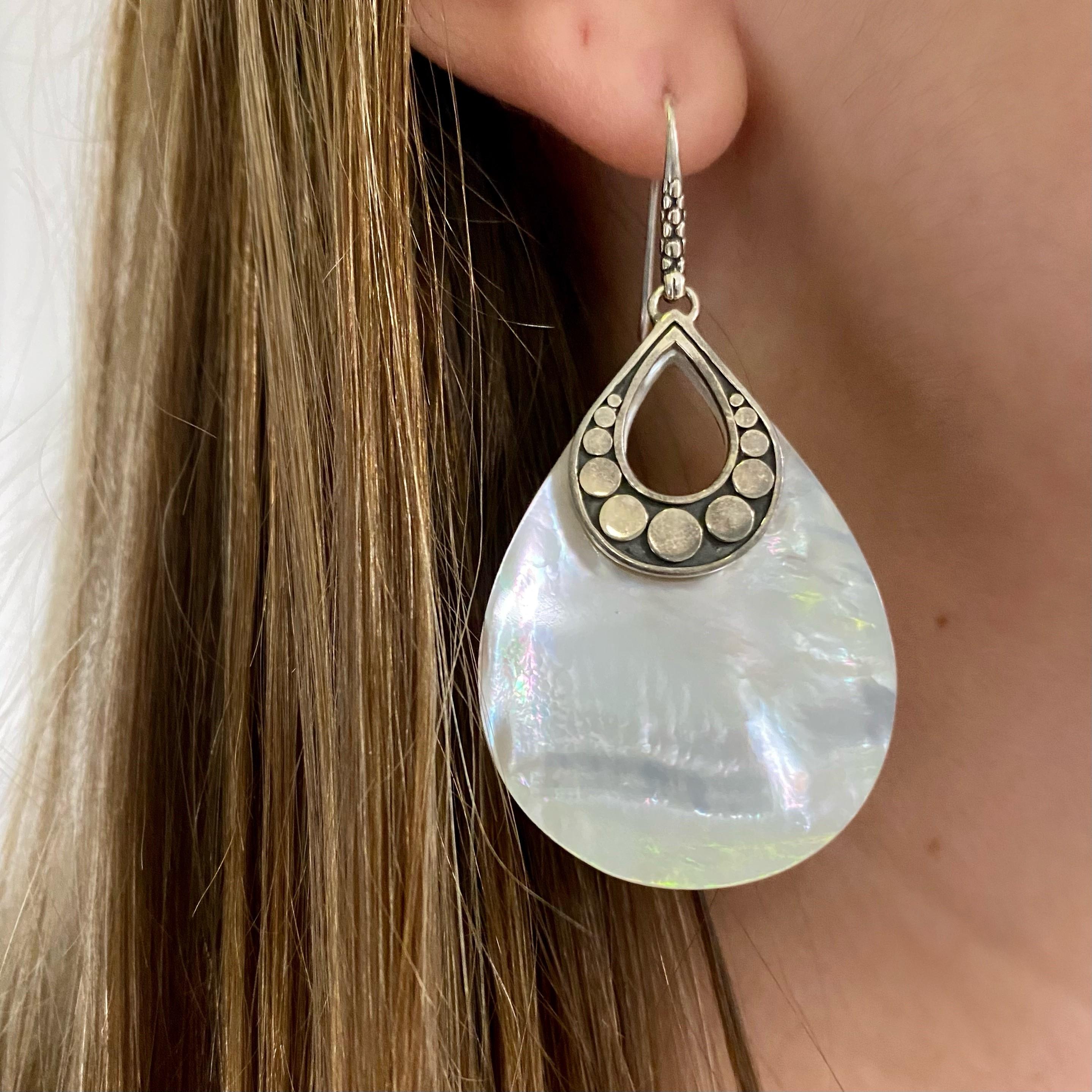 John Hardy Sterling Silver Drop Earring with White Mother of Pearl In New Condition For Sale In Rochester, NY