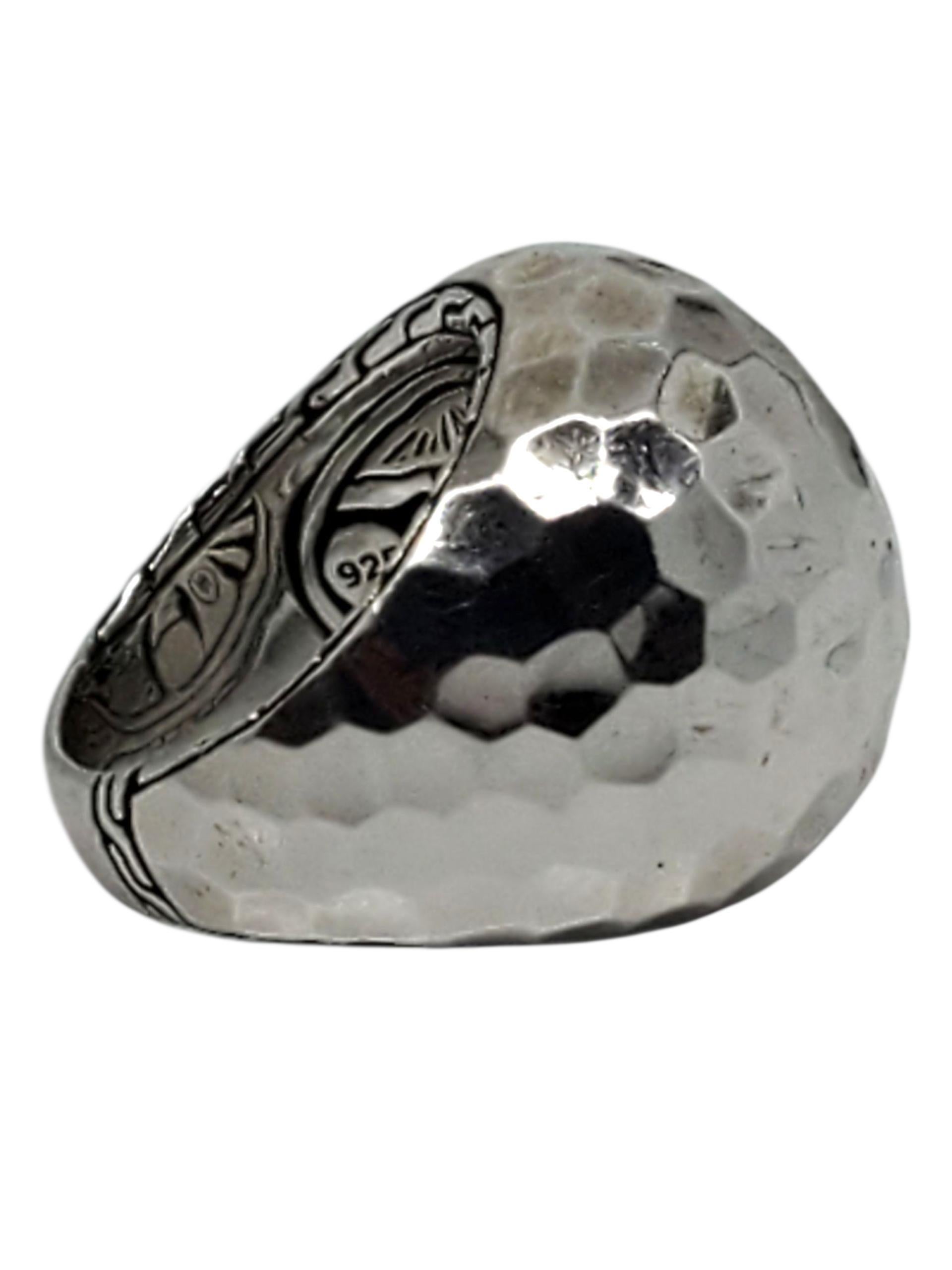 John Hardy Anello a cupola in argento martellato misura 7,25 #23608 In condizioni buone in vendita a Washington Depot, CT