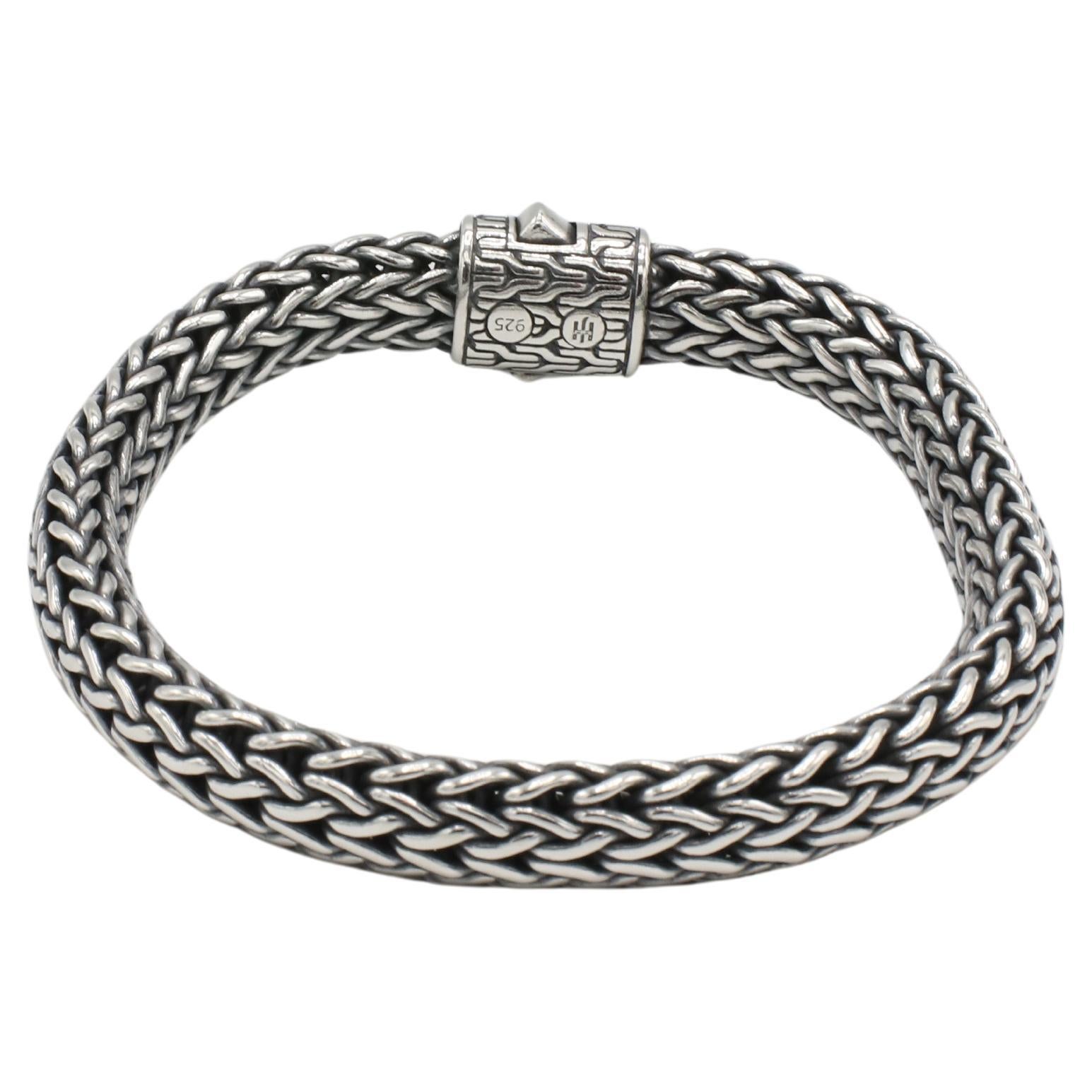 John Hardy Bracciale Icon Chain in argento Sterling a maglie intrecciate 10.5MM
Metallo: Argento sterling 
Peso: 77.6 grammi
Larghezza: 10,5 mm
Lunghezza: 8 pollici
Vendita al dettaglio: $1,395 USD
RDD F35000761