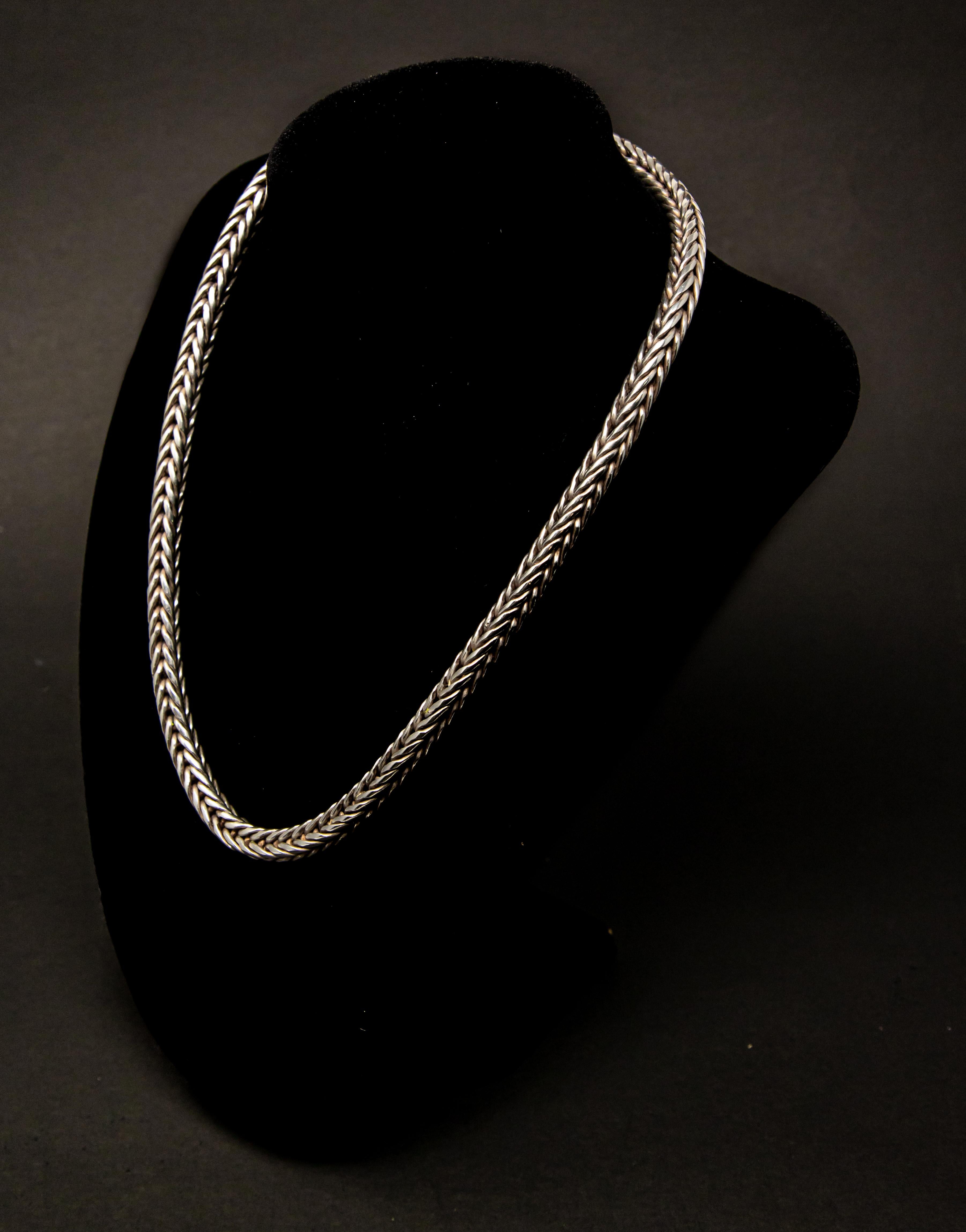 Offering this stunning sterling silver John Hardy necklace. It is his classic design and the clasp is in good working order. Come with original box.