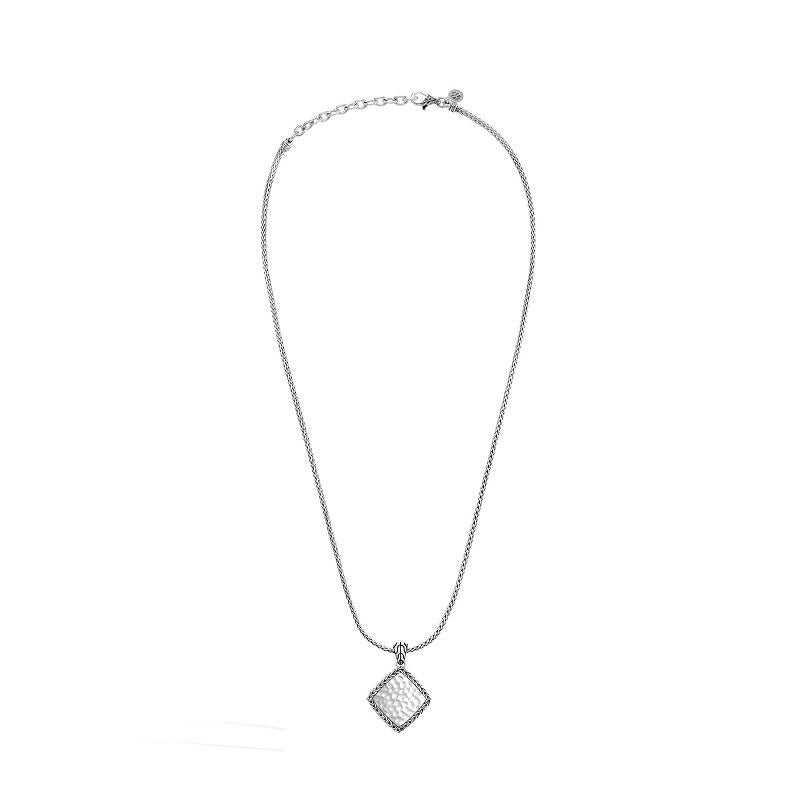 Sterlingsilber
Weißer Diamant
Die Kette ist 2,5 mm breit
Anhänger misst 23,5 mm x 23,5 mm
Hummerschließe 
Kette 18-20 Einstellbar
NBP9003492DIX18-20
