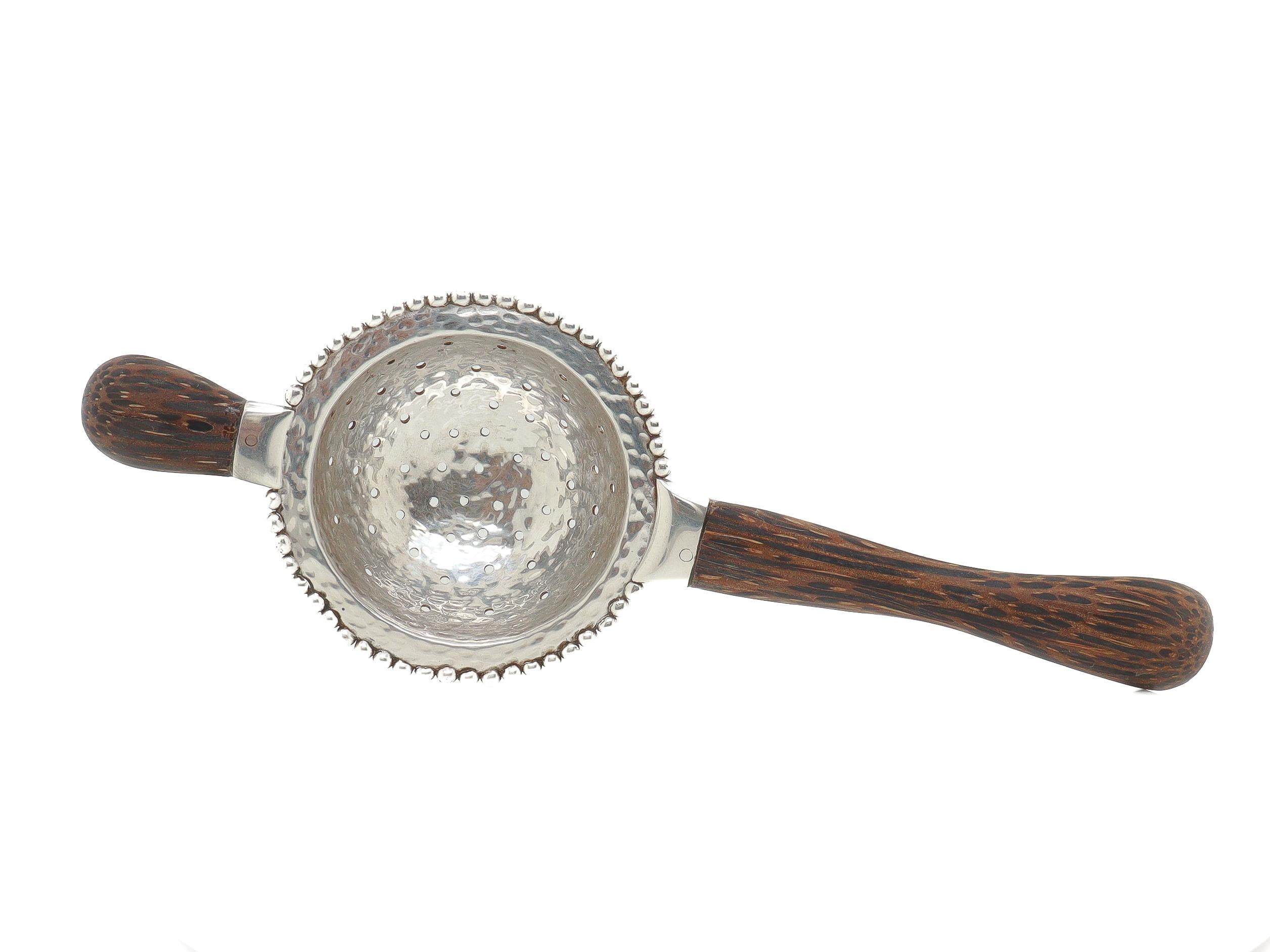 Sconosciuto John Hardy, colino da tè in argento sterling e legno di palma in vendita