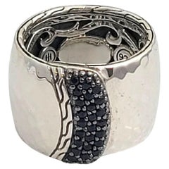 John Hardy Bague à anneau en argent sterling Palu Lava avec saphir noir superposé
