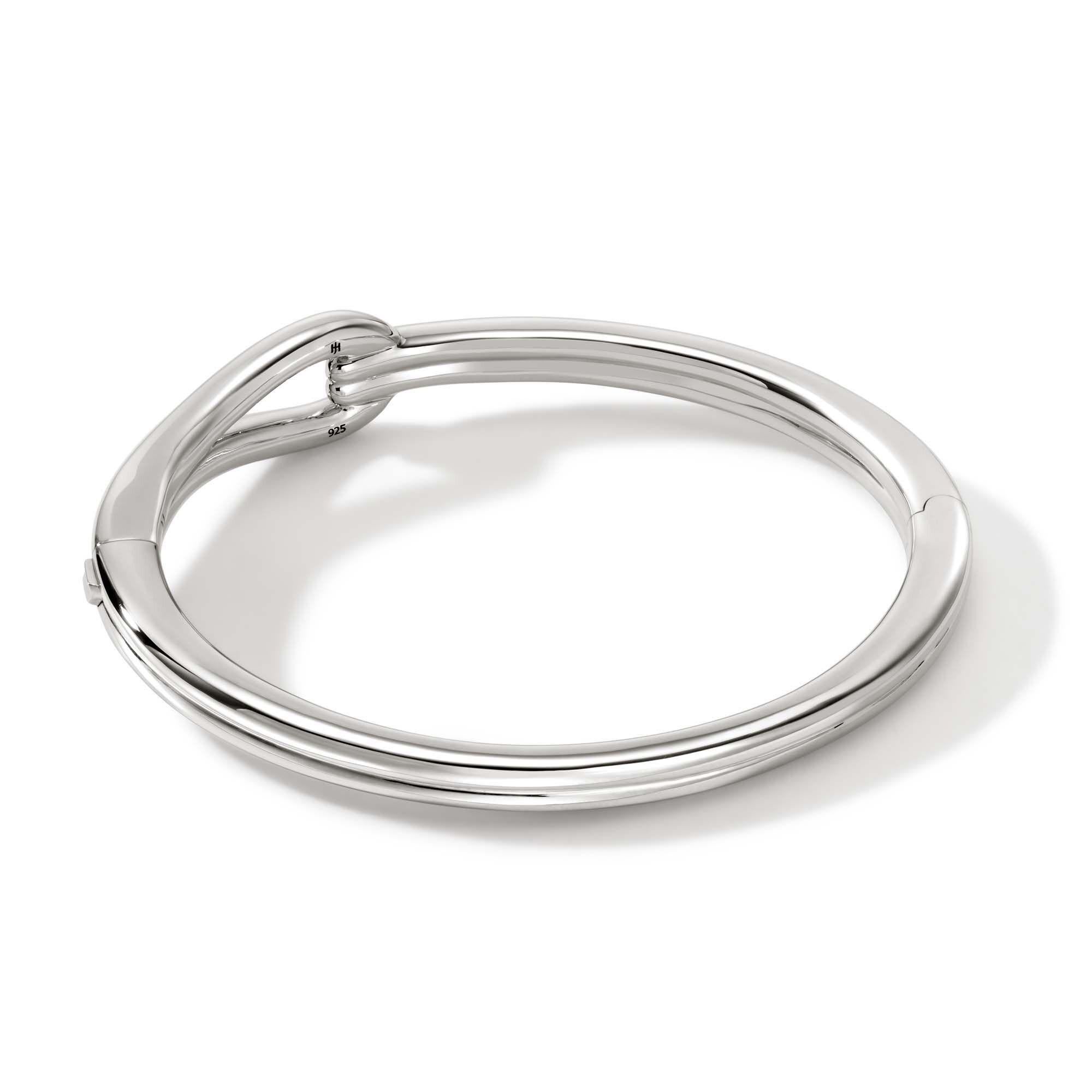La John Hardy Surf Collection è caratterizzata da linee moderne e scolpite che emulano le onde dell'oceano. Realizzato in argento sterling, questo braccialetto con cerniera Surf presenta una finitura lucida e una maglia increspata. Questo