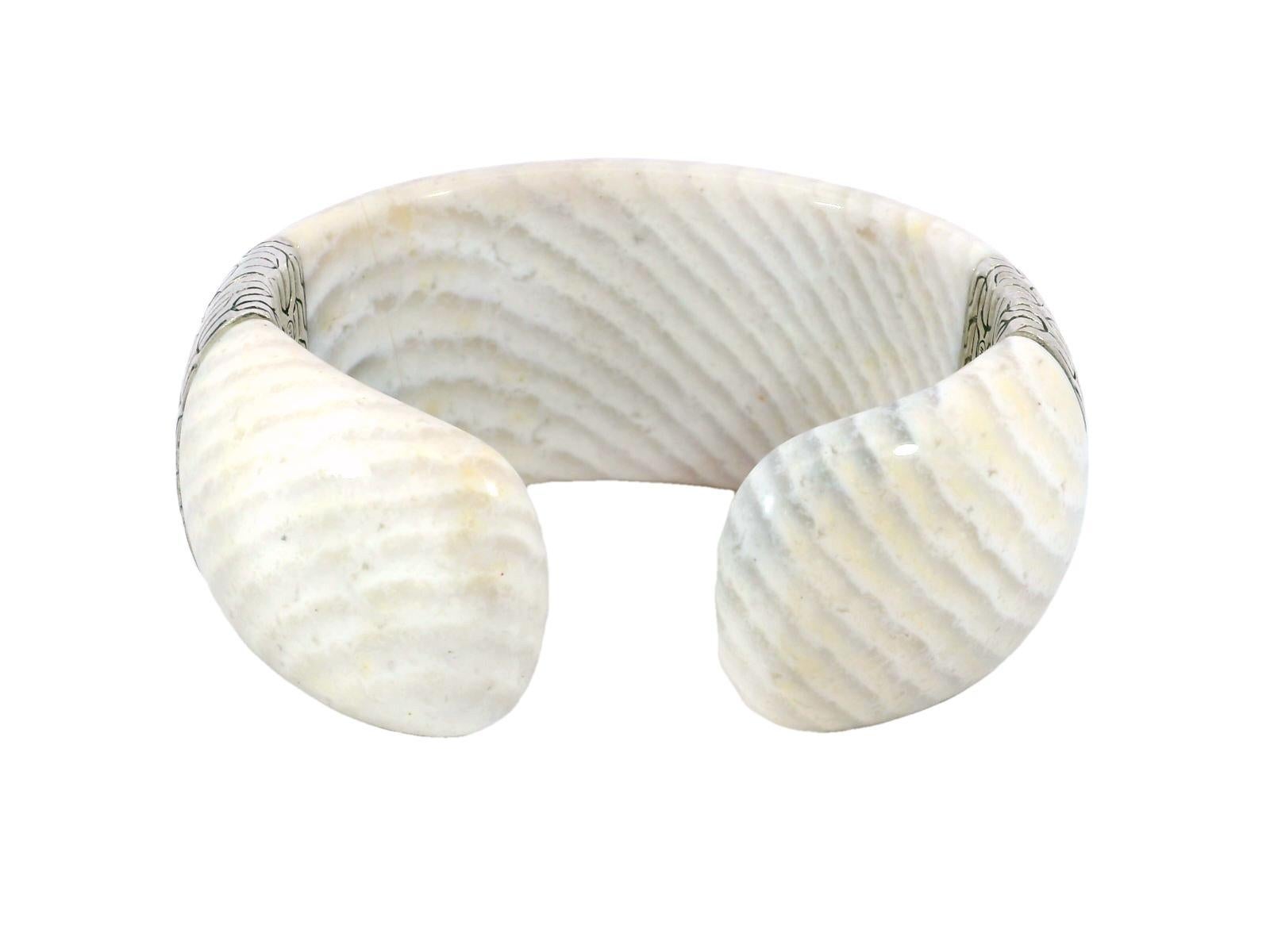 John Hardy White Agate Cuff Bracelet Sterling Silver Fit Size 7 Inches

This modern cuff bracelet by John Hardy features a polished agate centerpiece set in sterling silver. The natural variations within the agate give each piece its own distinct