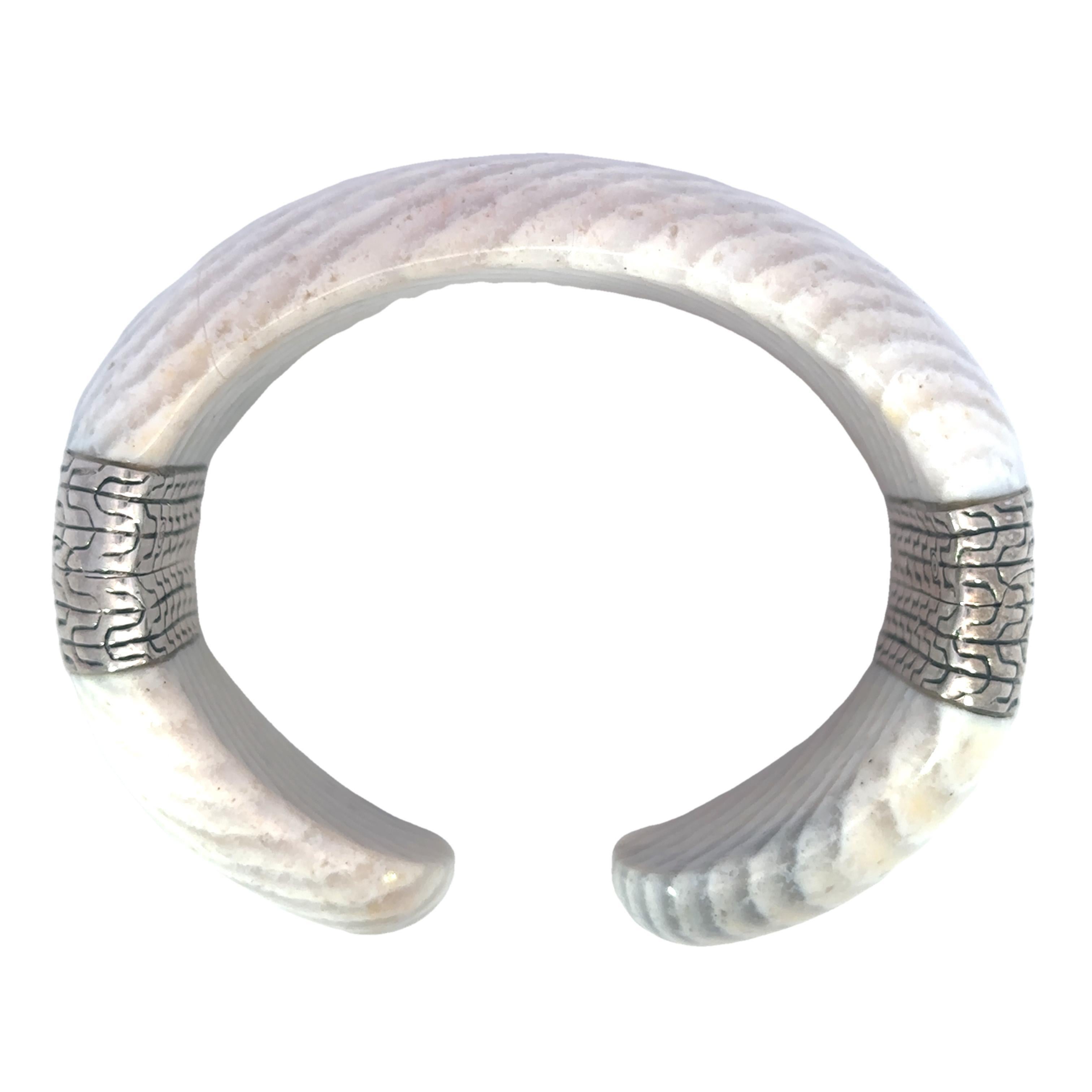 John Hardy White Agate Cuff Bracelet Sterling Silver Fit Size 7 Inches In Good Condition For Sale In Fairfield, CT