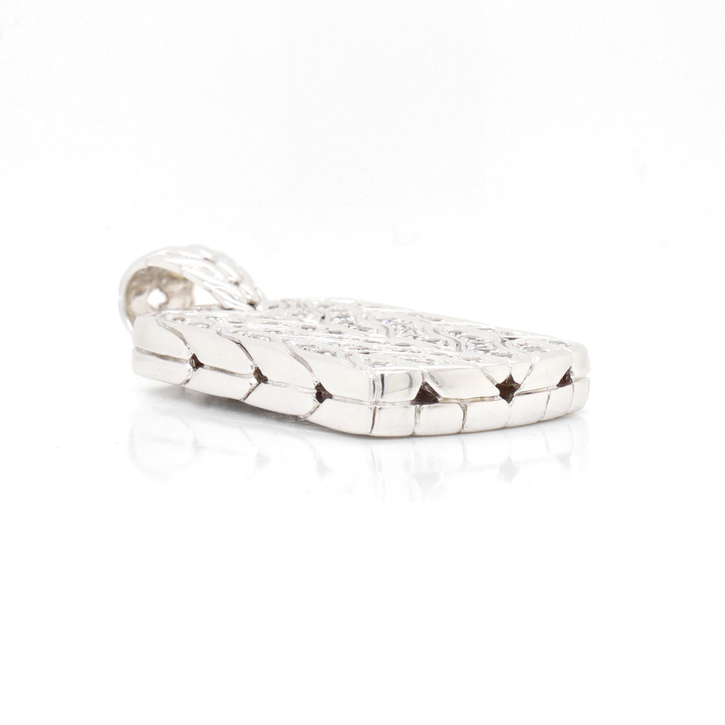 John Hardy Ciondolo con medaglietta Naga in zaffiro bianco in vendita 5