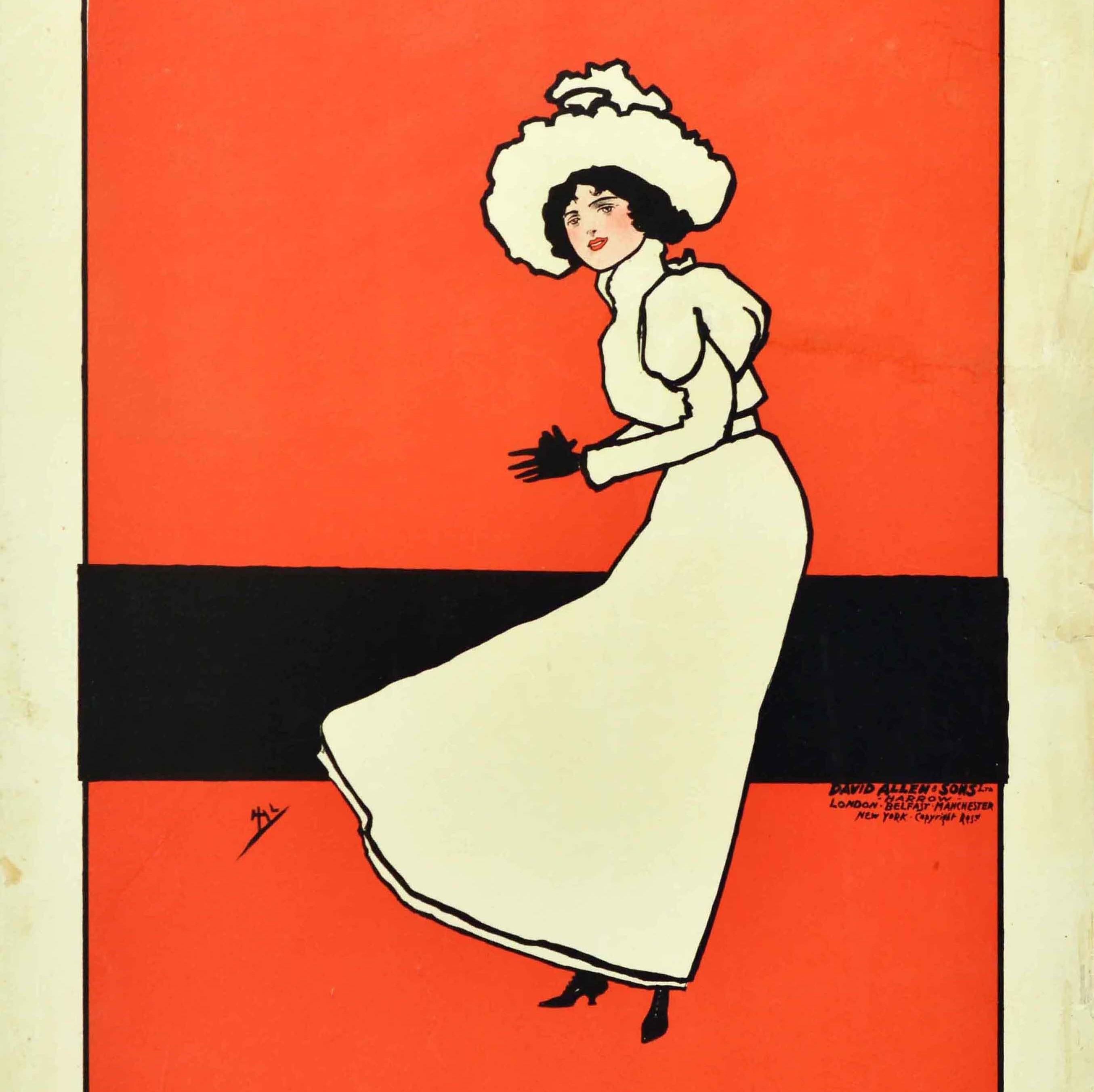 Originales antikes Mode-Werbeplakat mit einer Illustration des bekannten Künstlers John Hassall (1868-1948), die eine elegant gekleidete viktorianische Dame in einem langen weißen Kleid und mit weißem Hut zeigt, die dem Betrachter entgegenblickt,