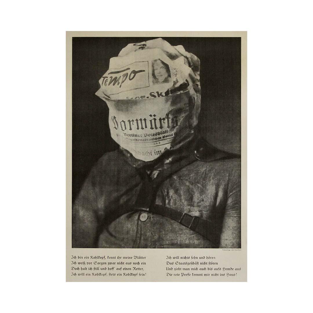 Il poster di John Heartfield Chi legge la stampa borghese diventa cieco e sordo in vendita 2