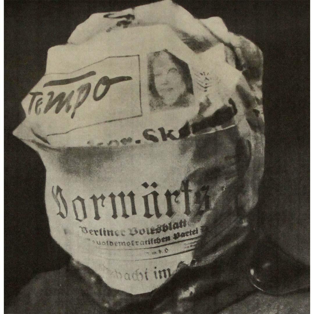 Il poster di John Heartfield Chi legge la stampa borghese diventa cieco e sordo in vendita 3