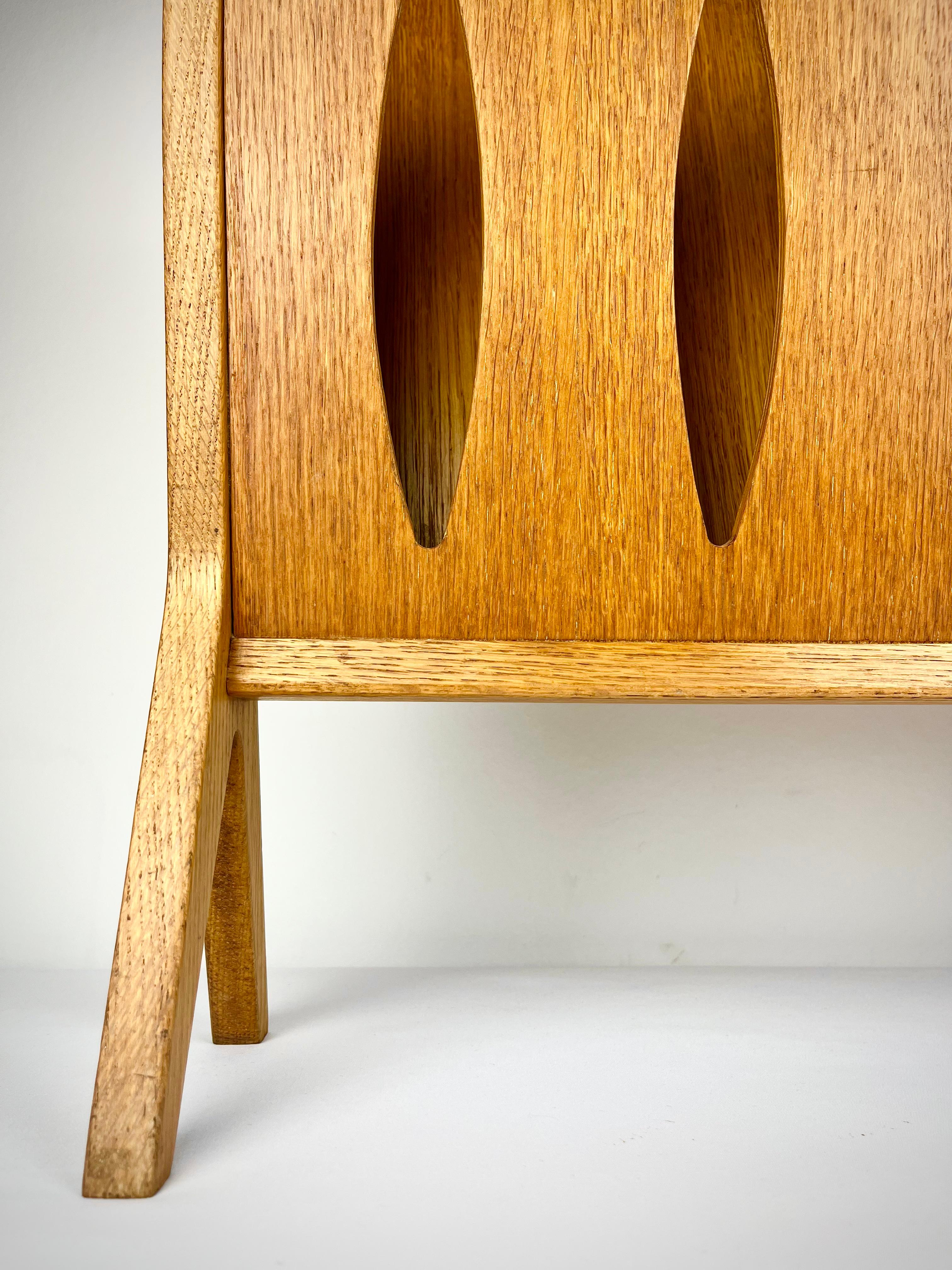 John Herbert for A. Younger Ltd 1960s magazine rack in oak In Good Condition In London, GB