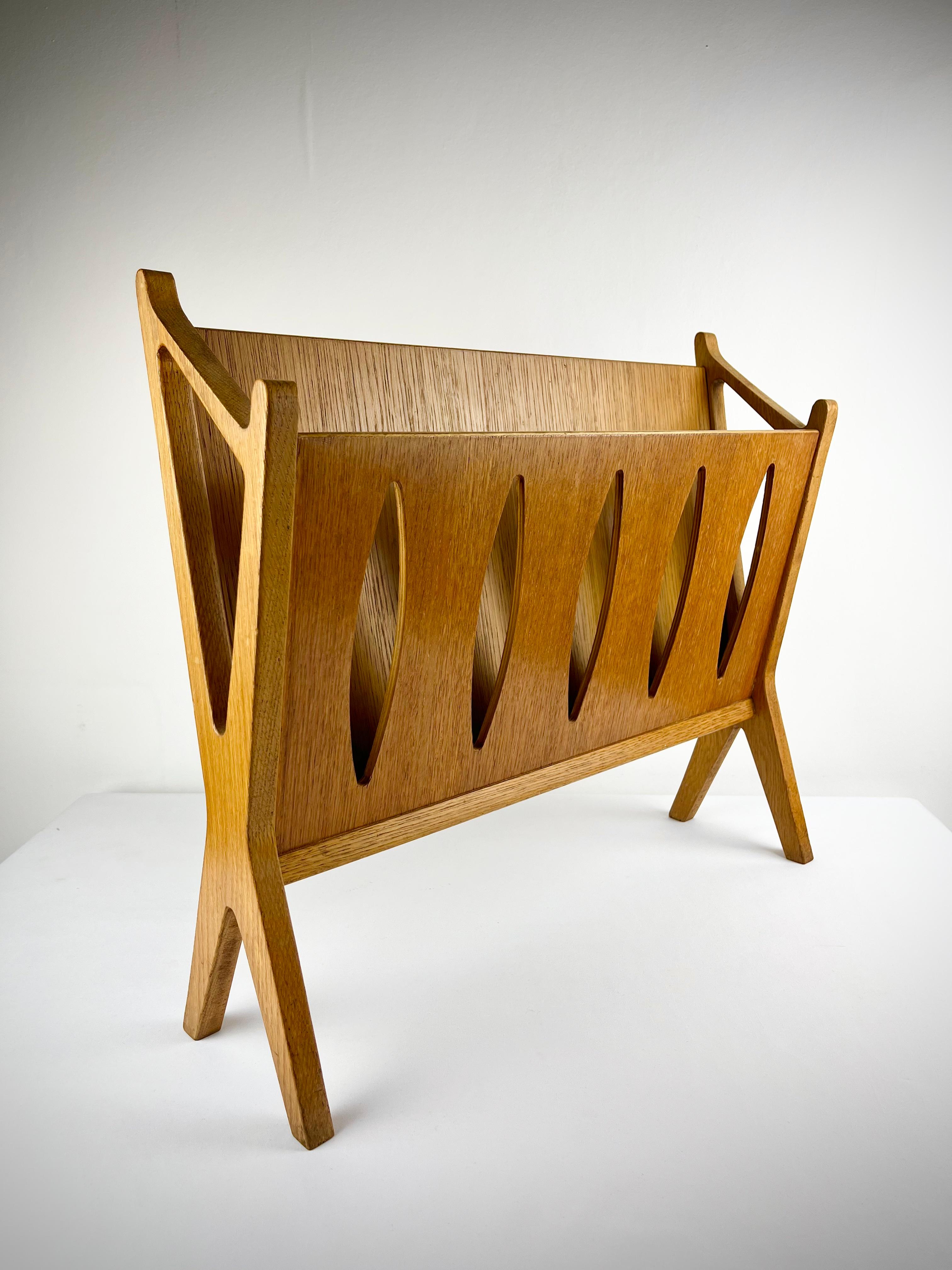 Oak John Herbert for A. Younger Ltd 1960s magazine rack in oak